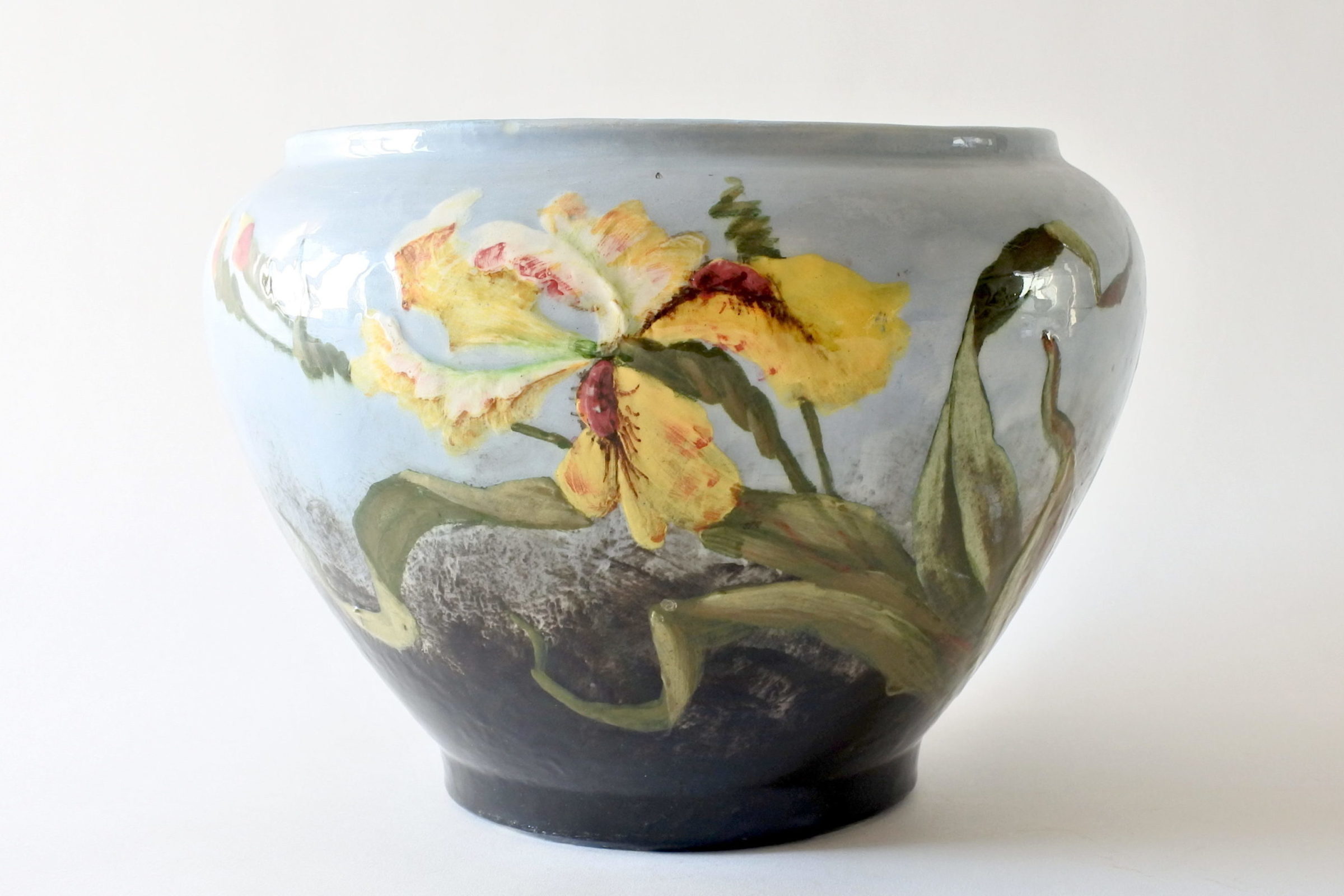Cache pot in ceramica barbotine con iris - Jérôme Massier Fils