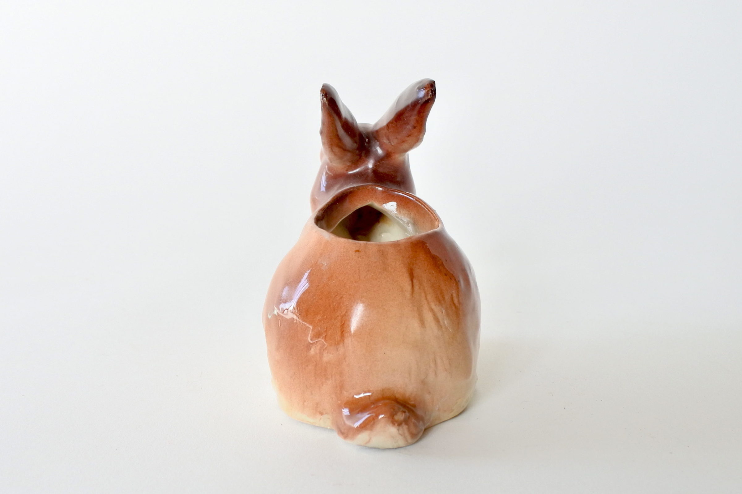Jardinière di Delphin Massier in ceramica barbotine a forma di leprotto - 3