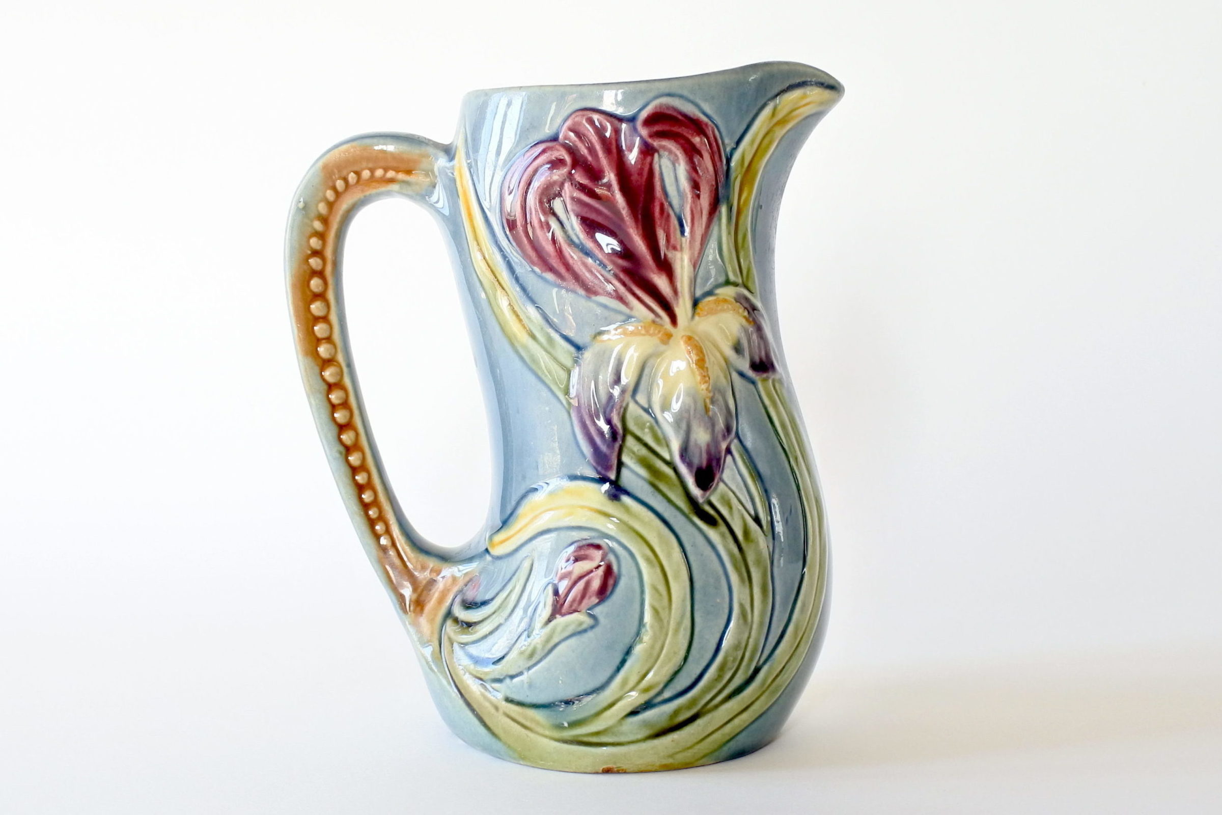 Brocca Orchies in ceramica barbotine con iris su fondo azzurro - 4
