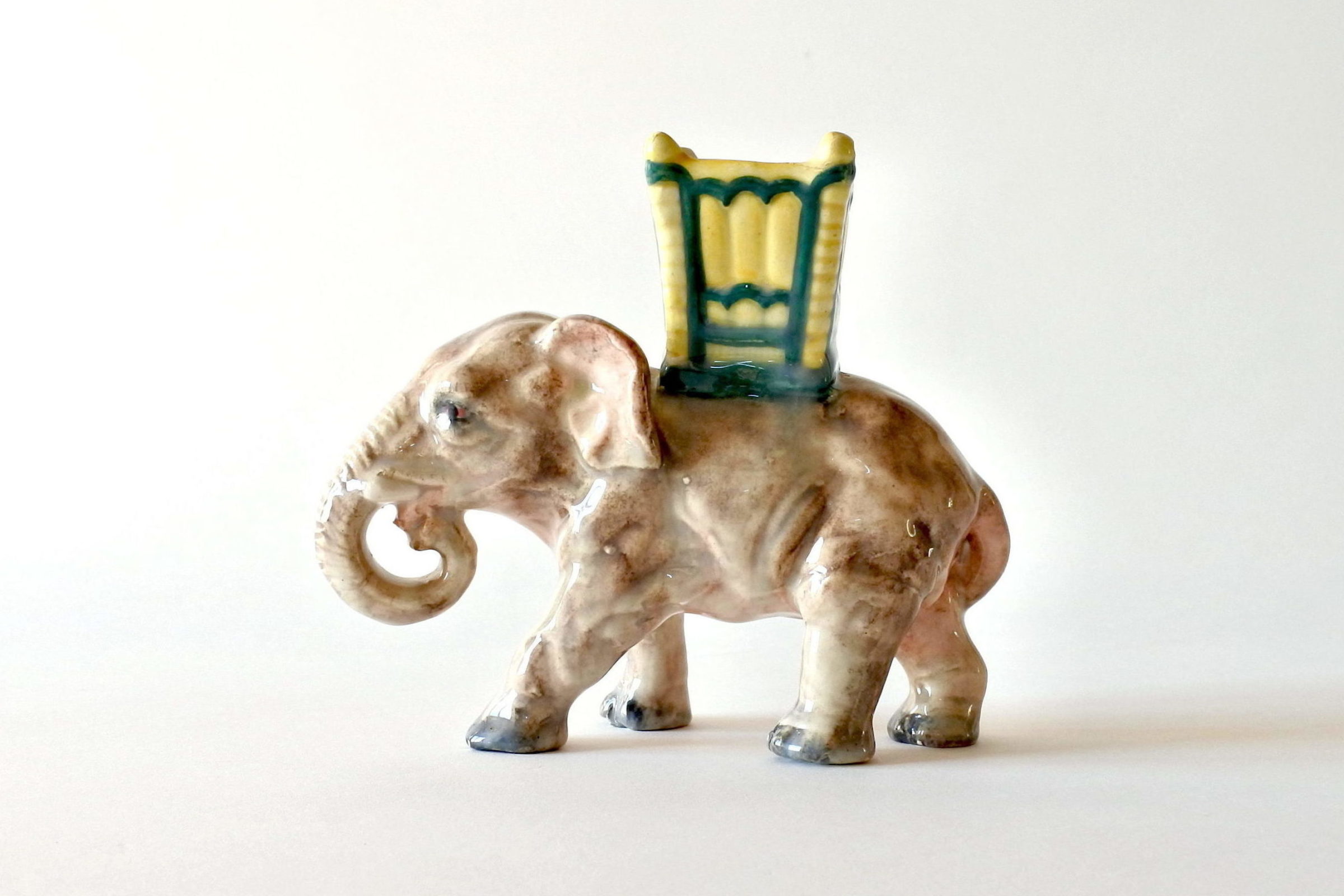Jardinière di Delphin Massier in ceramica barbotine a forma di elefante - 2