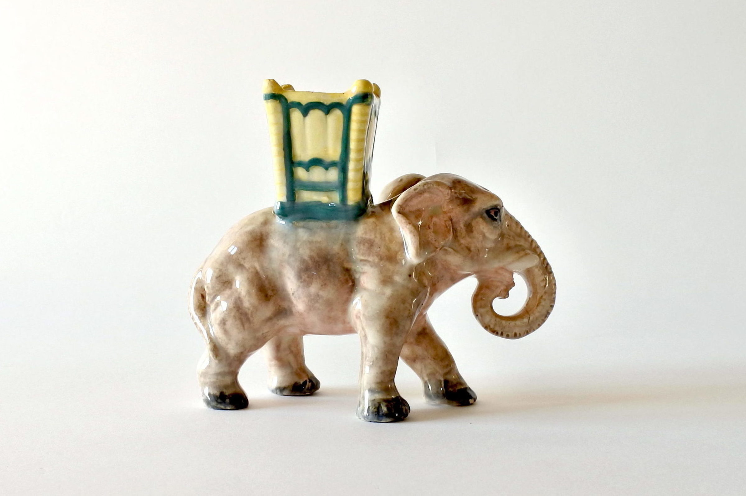 Jardinière di Delphin Massier in ceramica barbotine a forma di elefante - 4
