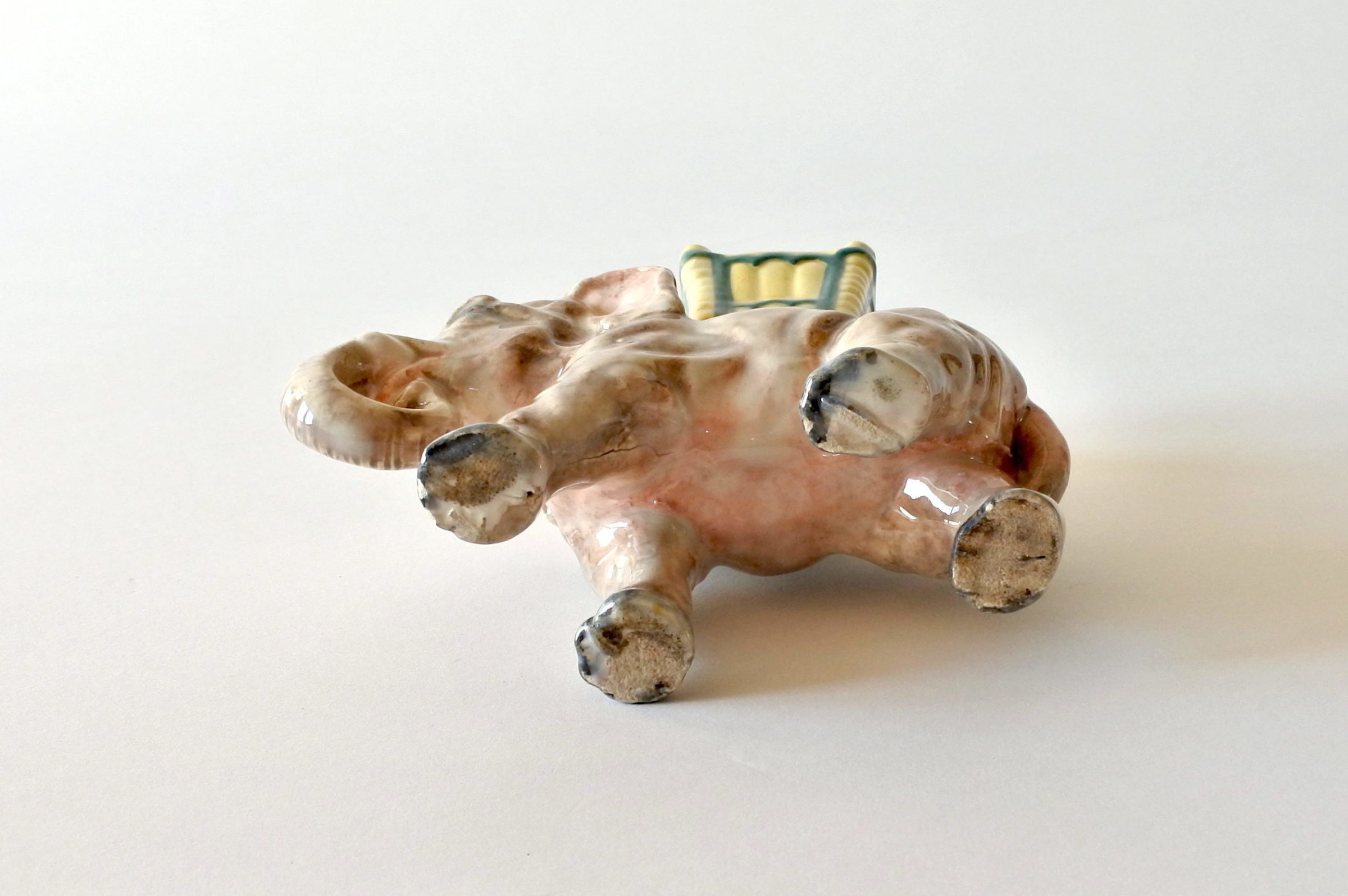 Jardinière di Delphin Massier in ceramica barbotine a forma di elefante - 7
