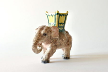Jardinière di Delphin Massier in ceramica barbotine a forma di elefante