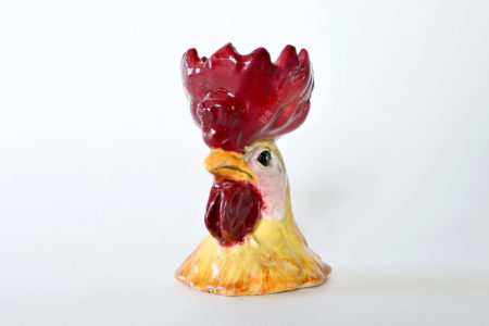 Portauovo di Delphin Massier in ceramica barbotine a forma di gallo