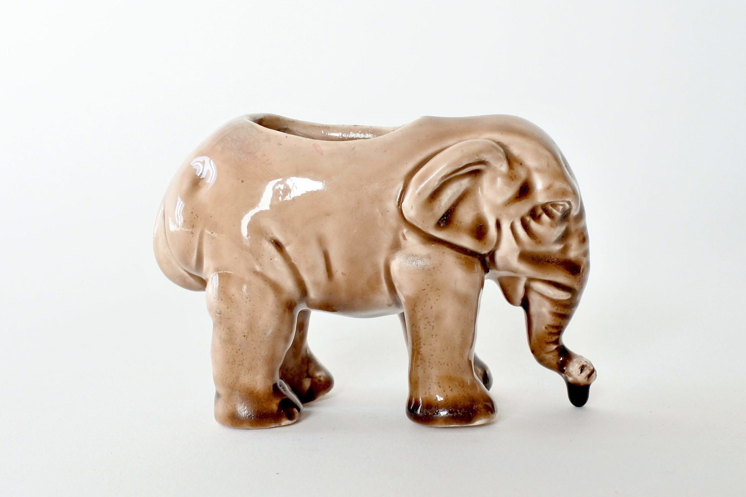 Jardinière Massier in ceramica barbotine a forma di elefante marrone-4