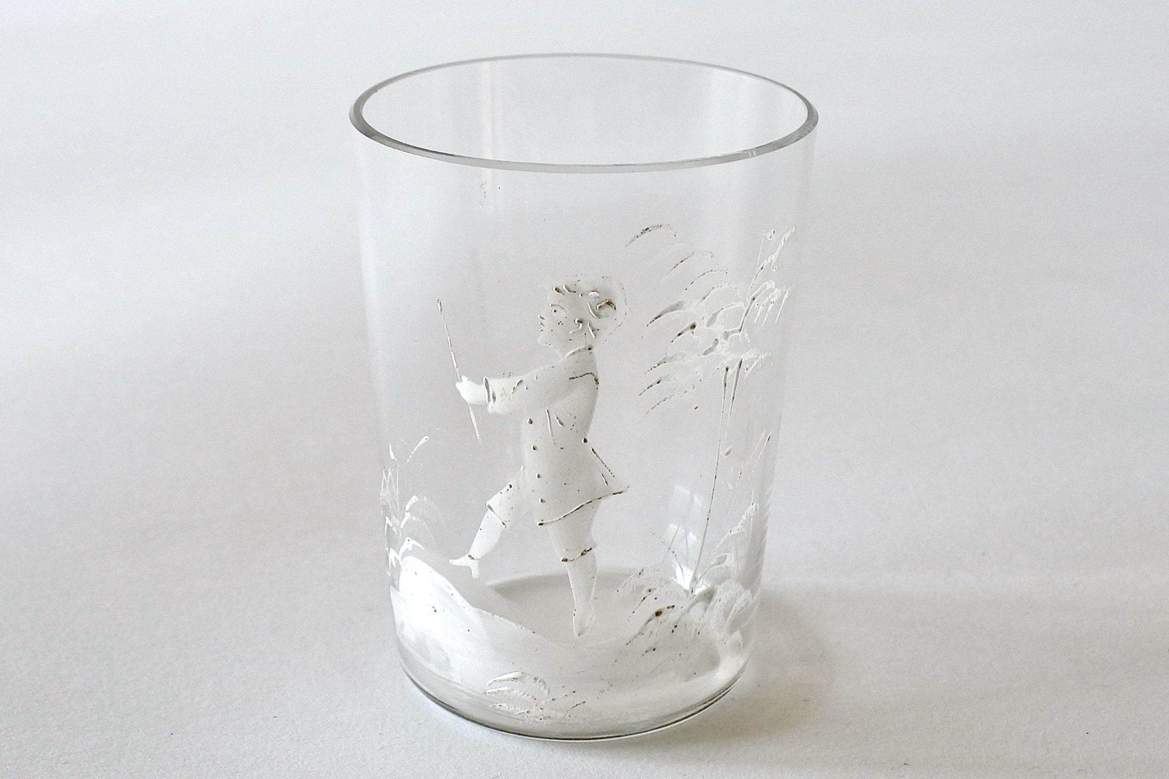 Bicchiere Mary Gregory in vetro soffiato del XIX° secolo