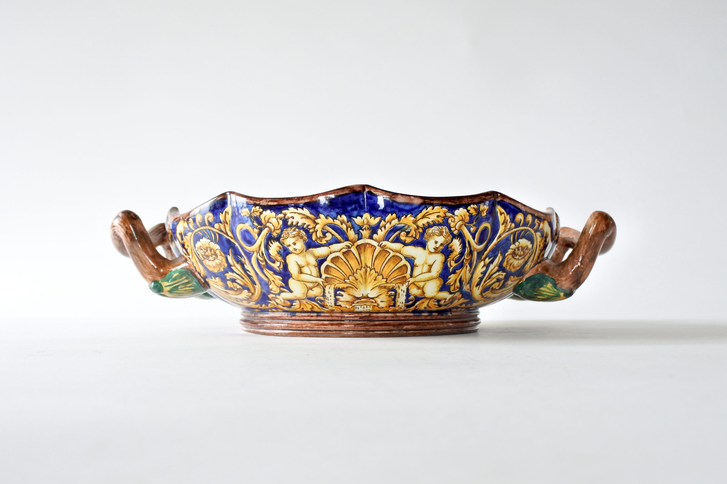 Centro tavola in ceramica di Gien del 1871 con manici