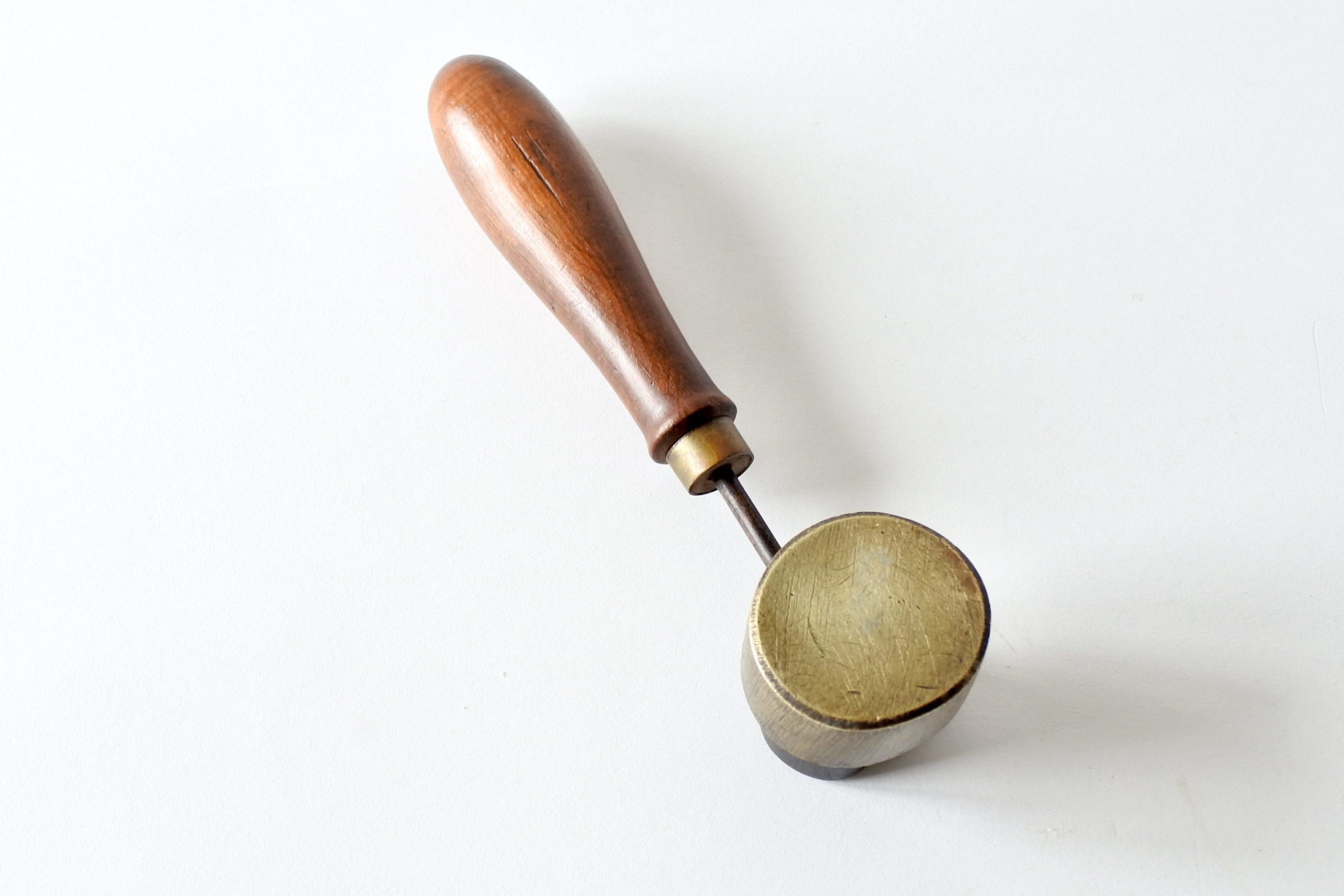 Stampo in ferro e bronzo a forma di castagna per applicazioni in stoffa o lamierino - 2