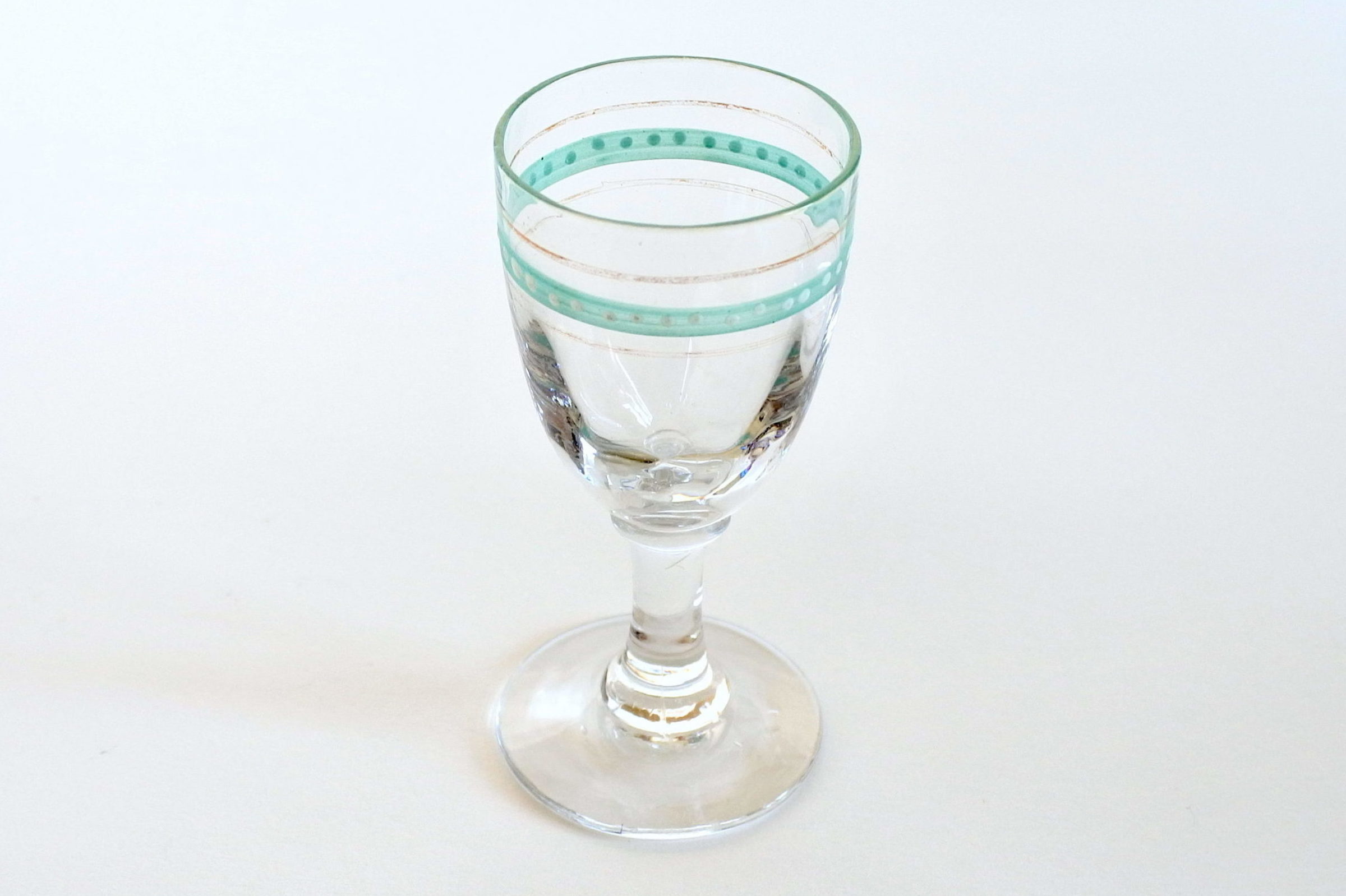 Bicchierino da liquore a calice in vetro soffiato con fascia turchese e smalti - 2