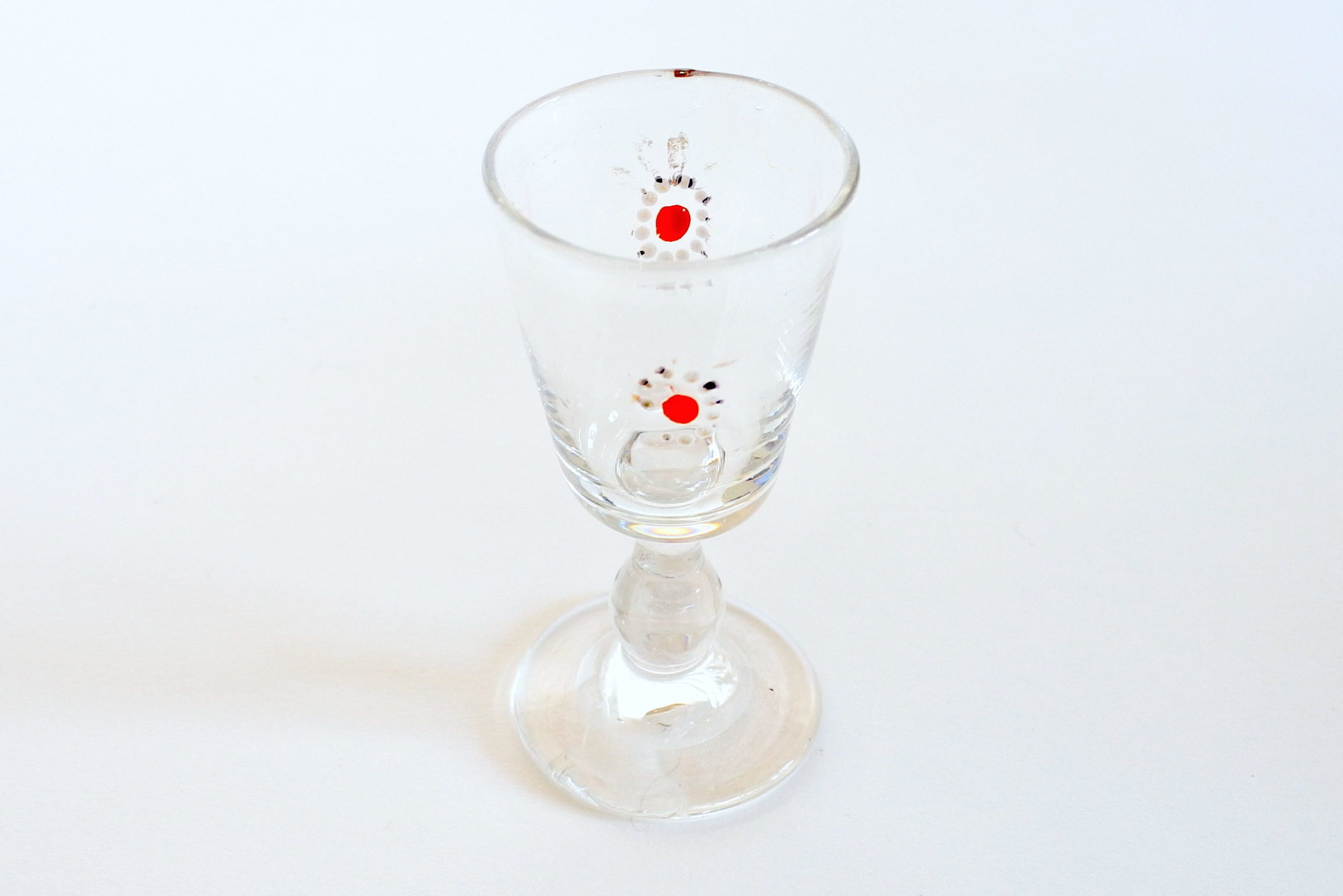 Bicchierino da liquore a calice in vetro soffiato con fiori dipinti a mano - 2
