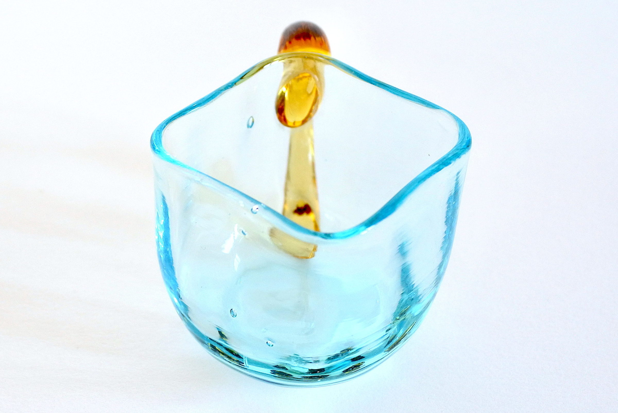 Bicchierino da liquore in vetro soffiato azzurro e manico giallo liscio - 4