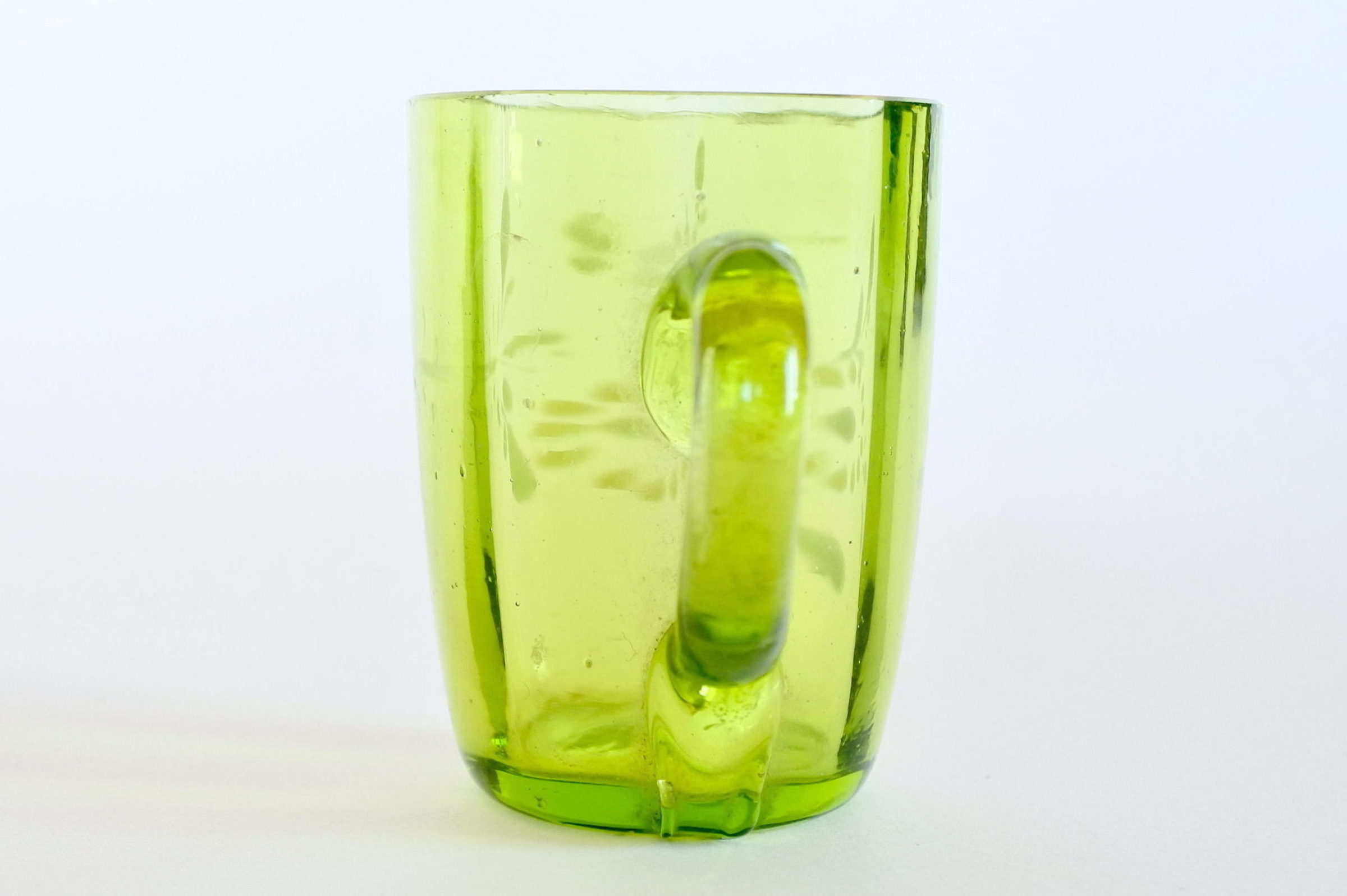 Bicchierino da liquore in vetro soffiato verde con manico - 2