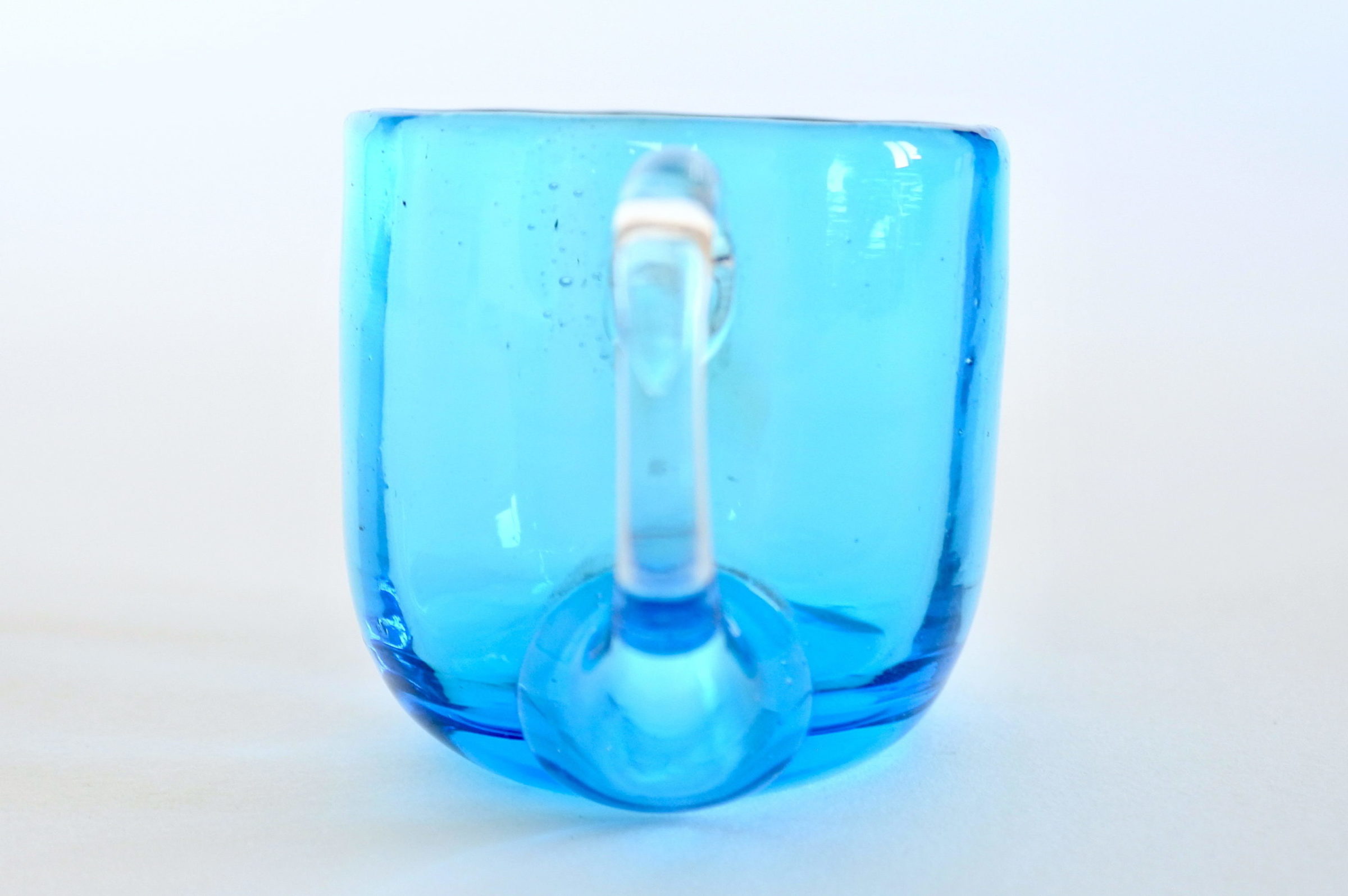 Bicchierino da liquore tondo in vetro soffiato blu e manico bianco - 2