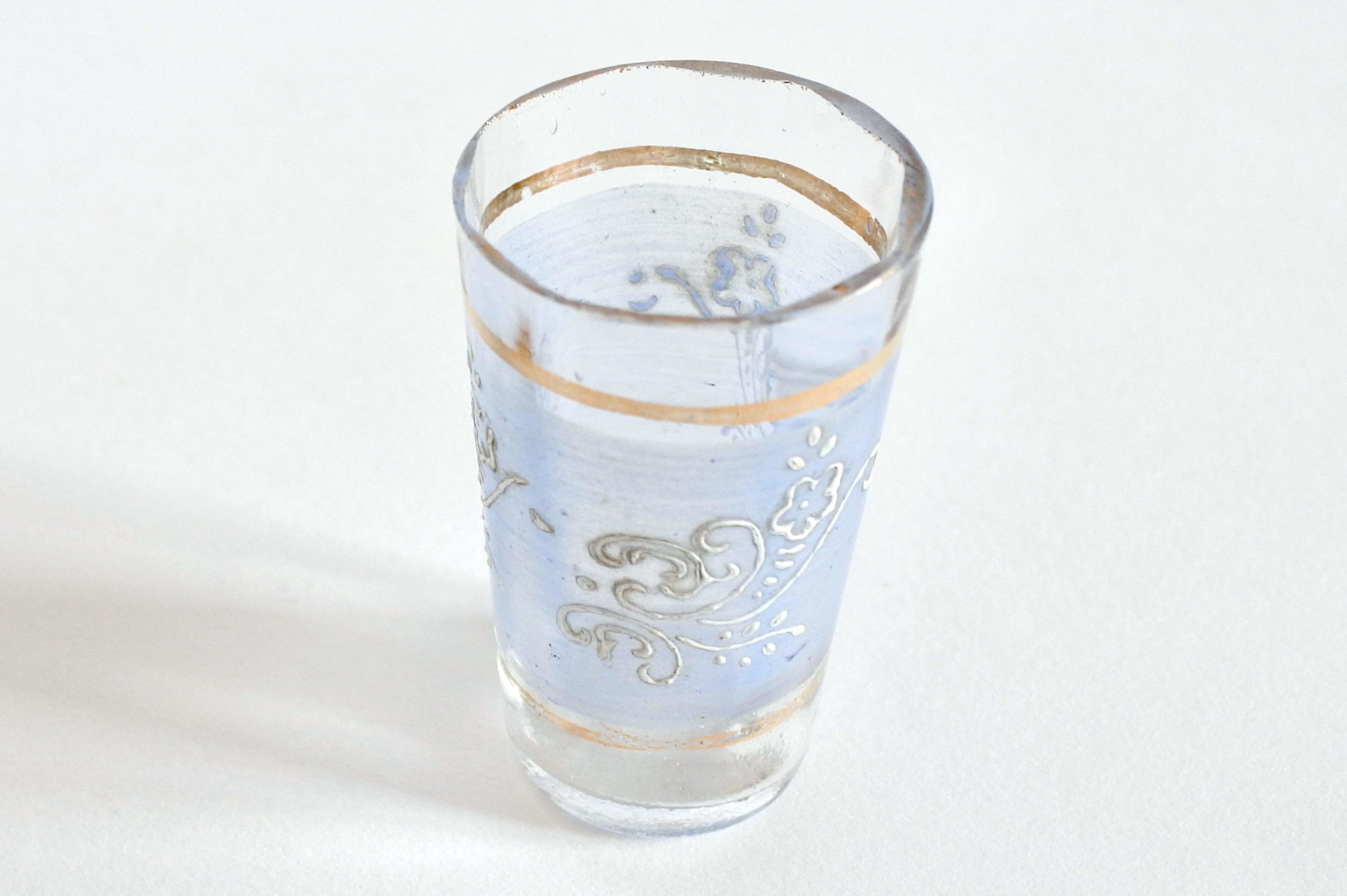 Bicchierino da rosolio in vetro soffiato con decoro a smalti - 2