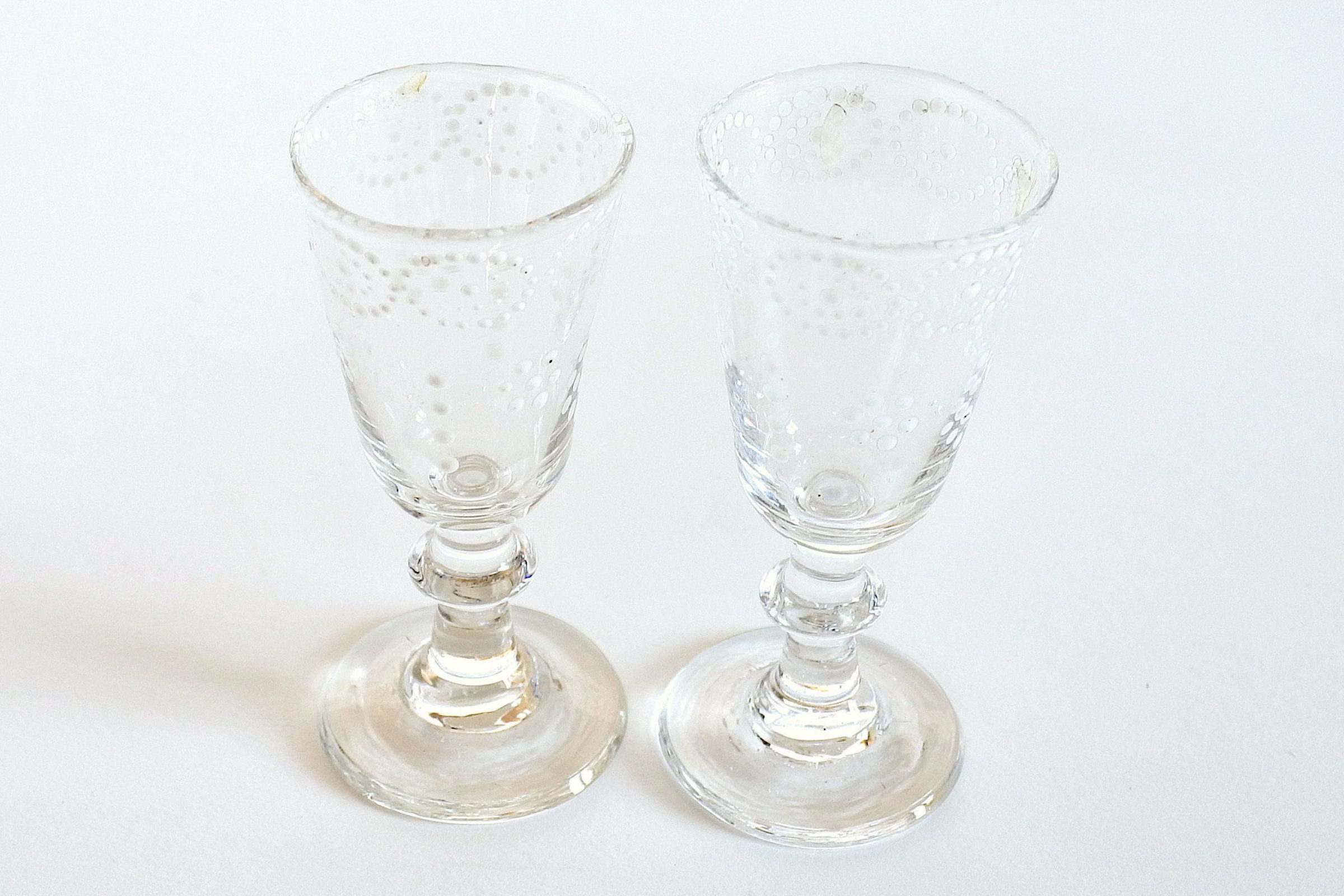 Coppia di bicchierini da liquore a calice in vetro soffiato trasparente - 2