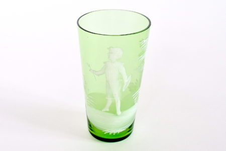 Bicchiere antico Mary Gregory in vetro soffiato verde e smalti bianchi