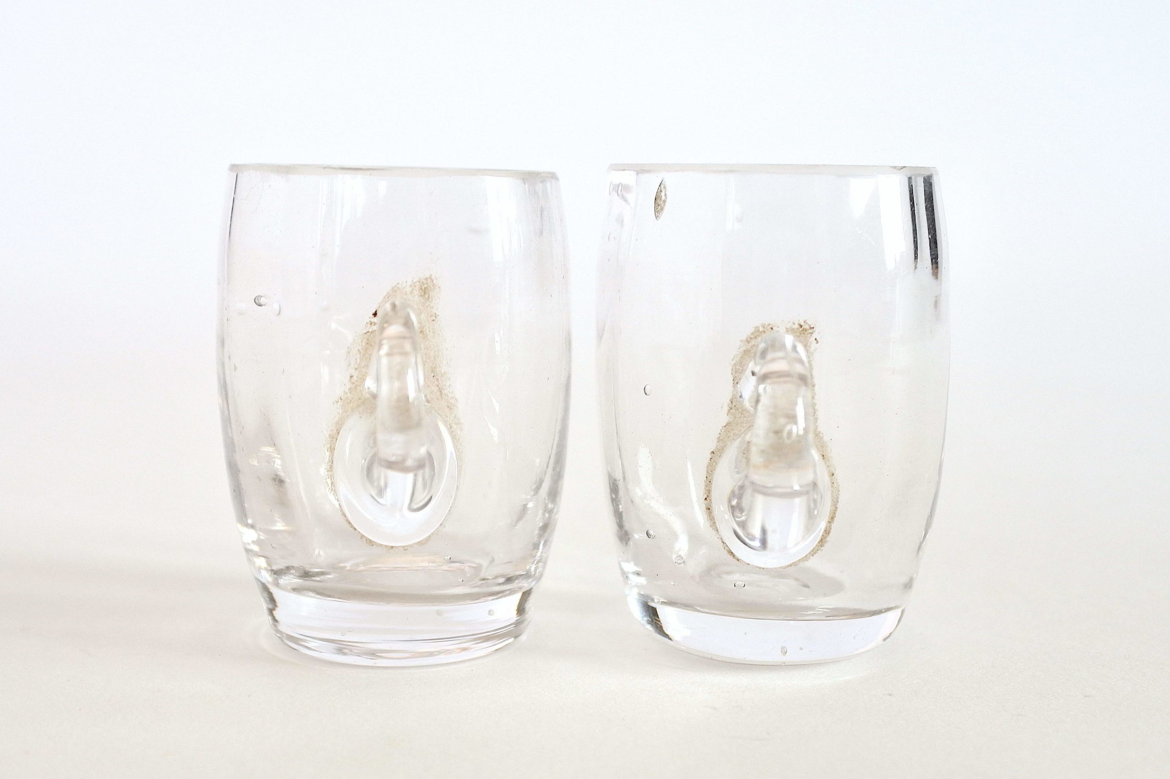 Coppia di bicchierini da liquore in vetro soffiato trasparente con manico - 2