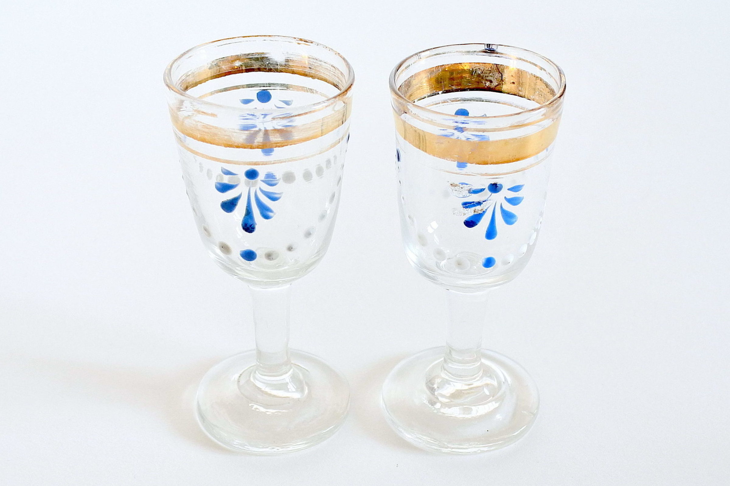 Coppia di bicchierini da rosolio a calice in vetro soffiato e smalti - 2