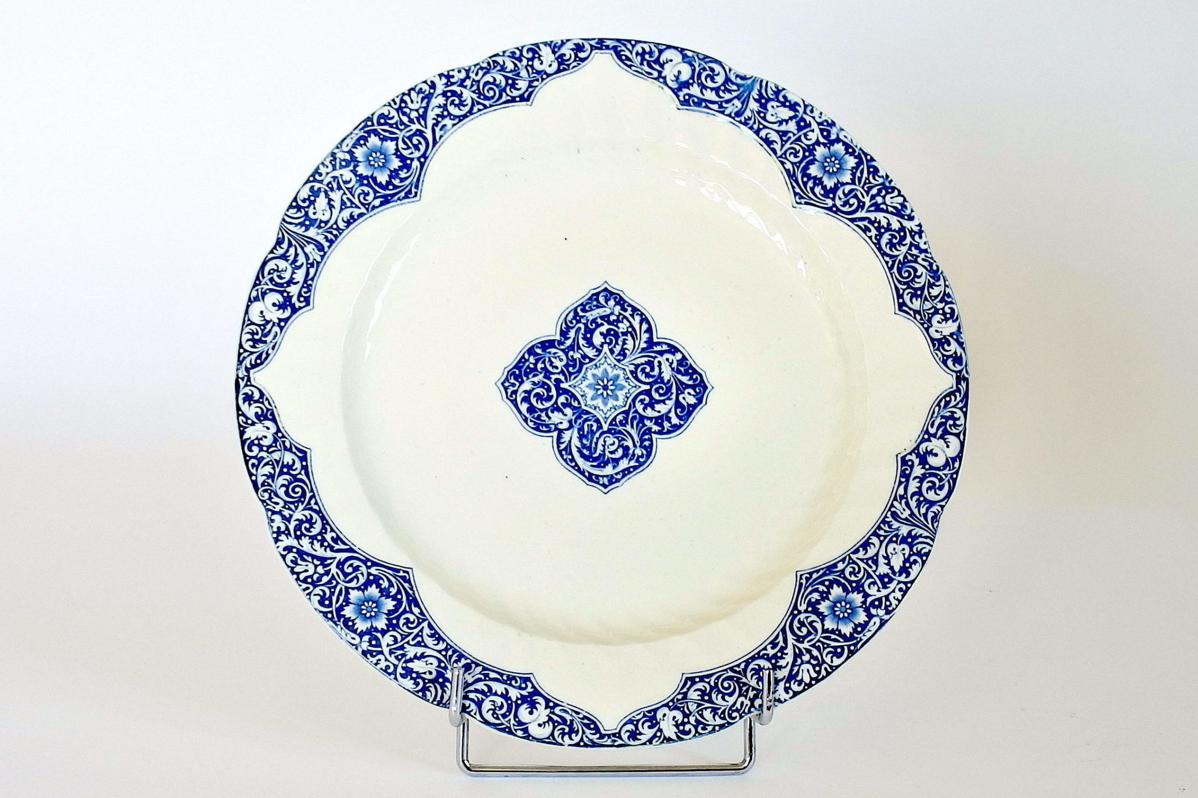Piatto tondo in ceramica di Gien con decoro blu