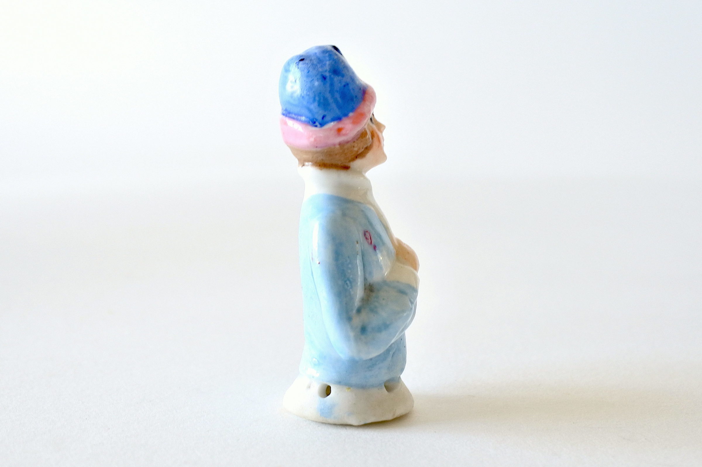 Statuina di donna con cappello in ceramica - demi poupée - 4