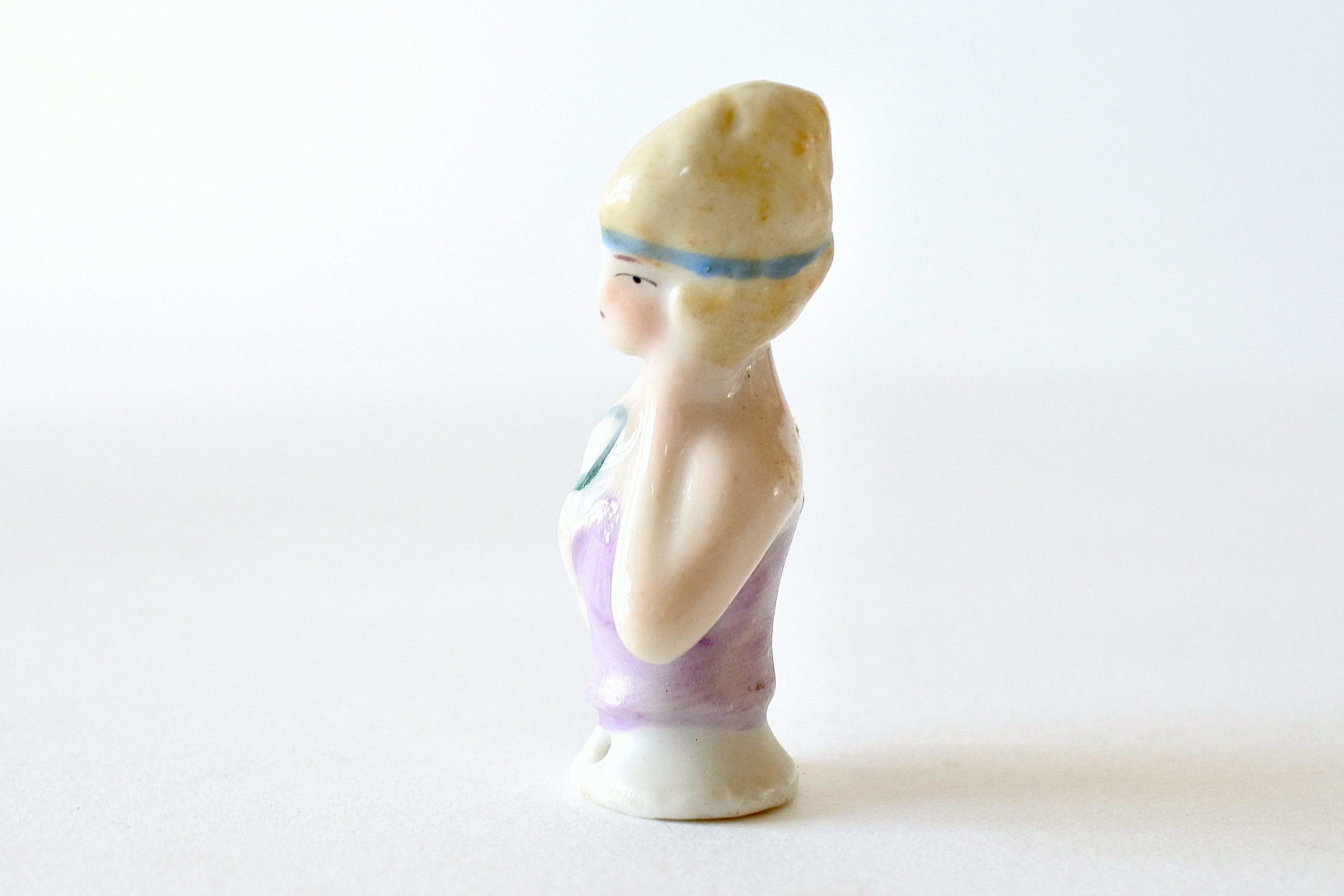 Statuina di donna con ventaglio in ceramica - Demi poupée - 2