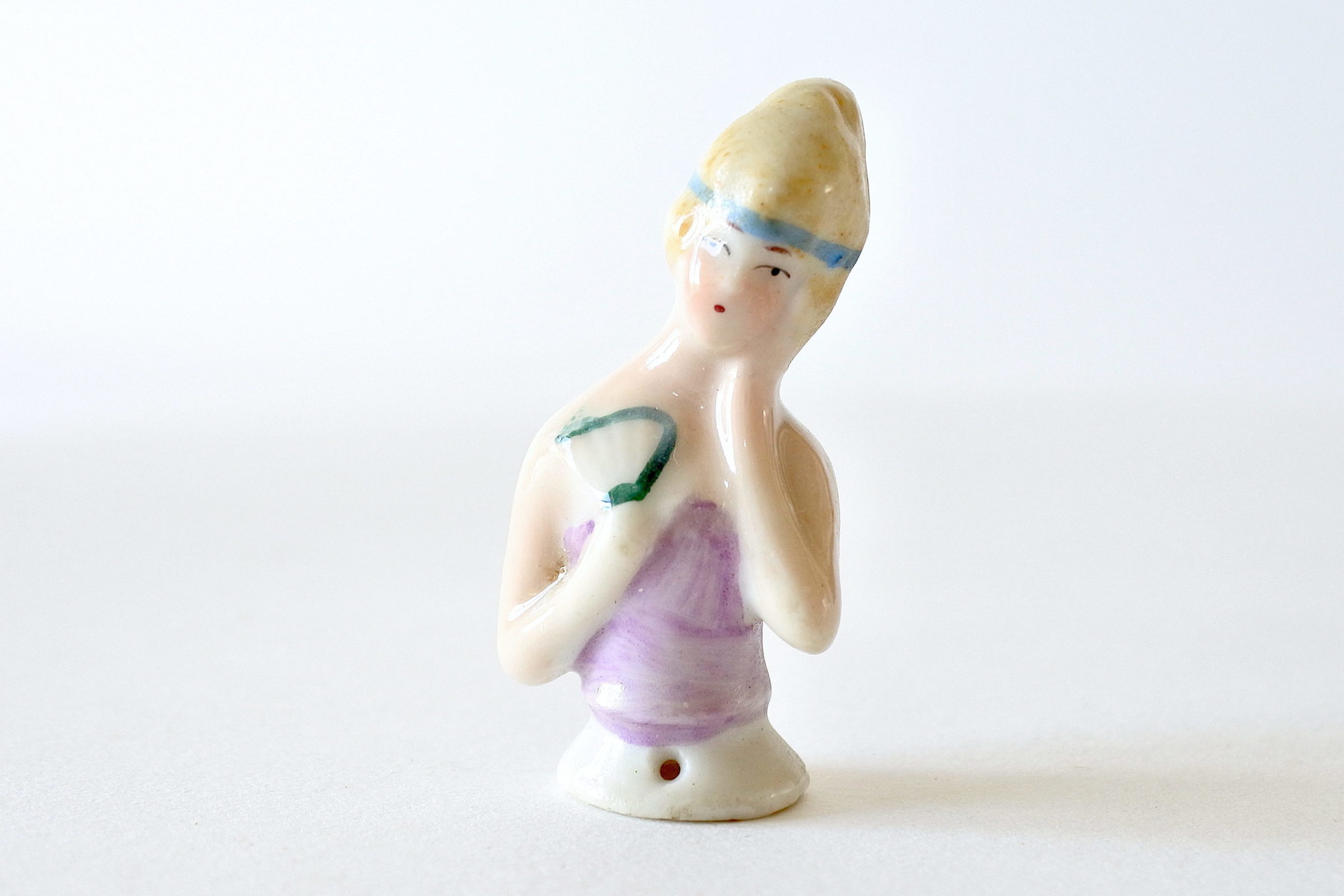 Statuina di donna con ventaglio in ceramica - Demi poupée