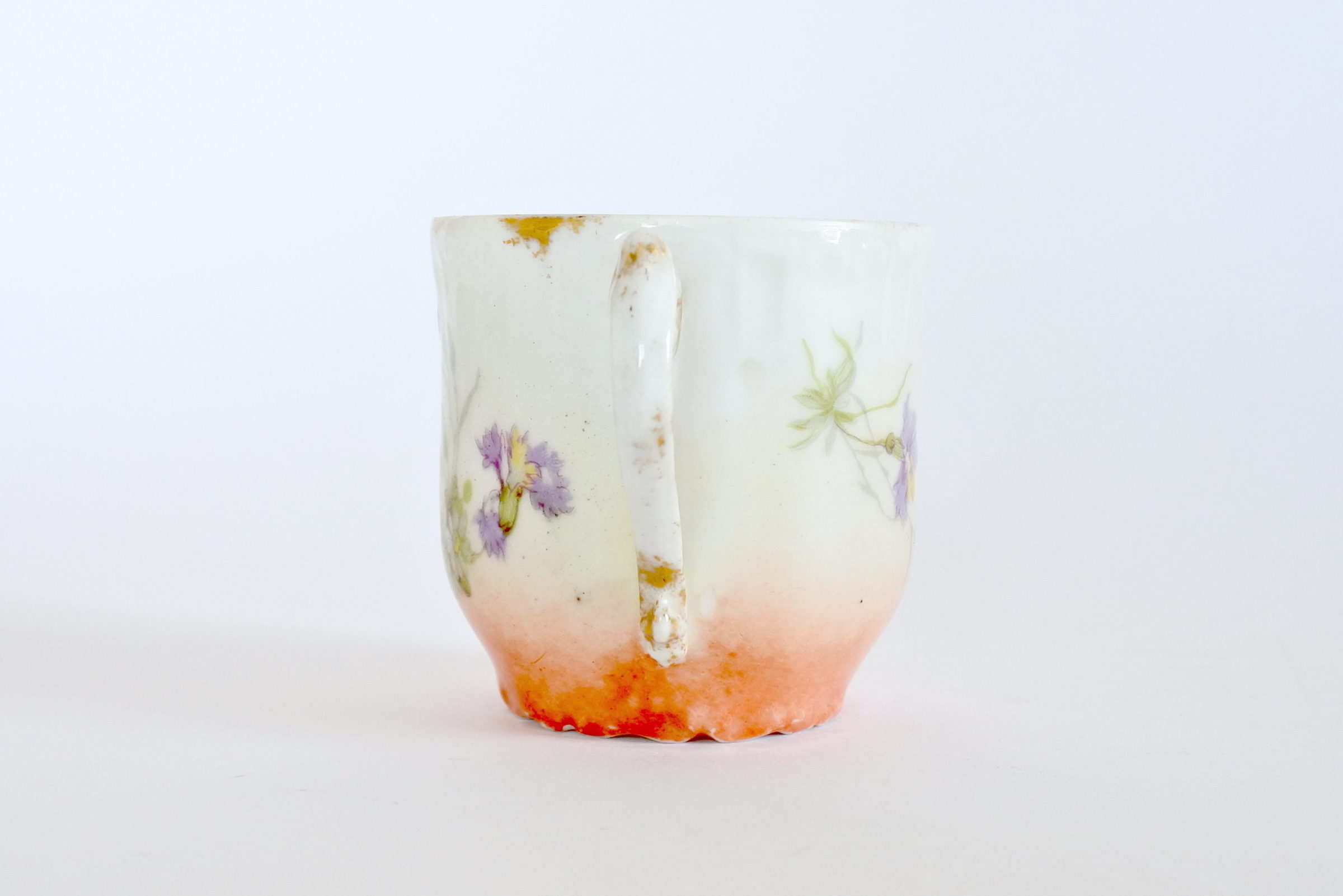 Tazzina e piattino in porcellana decorati con rami di fiori e margherite - 6