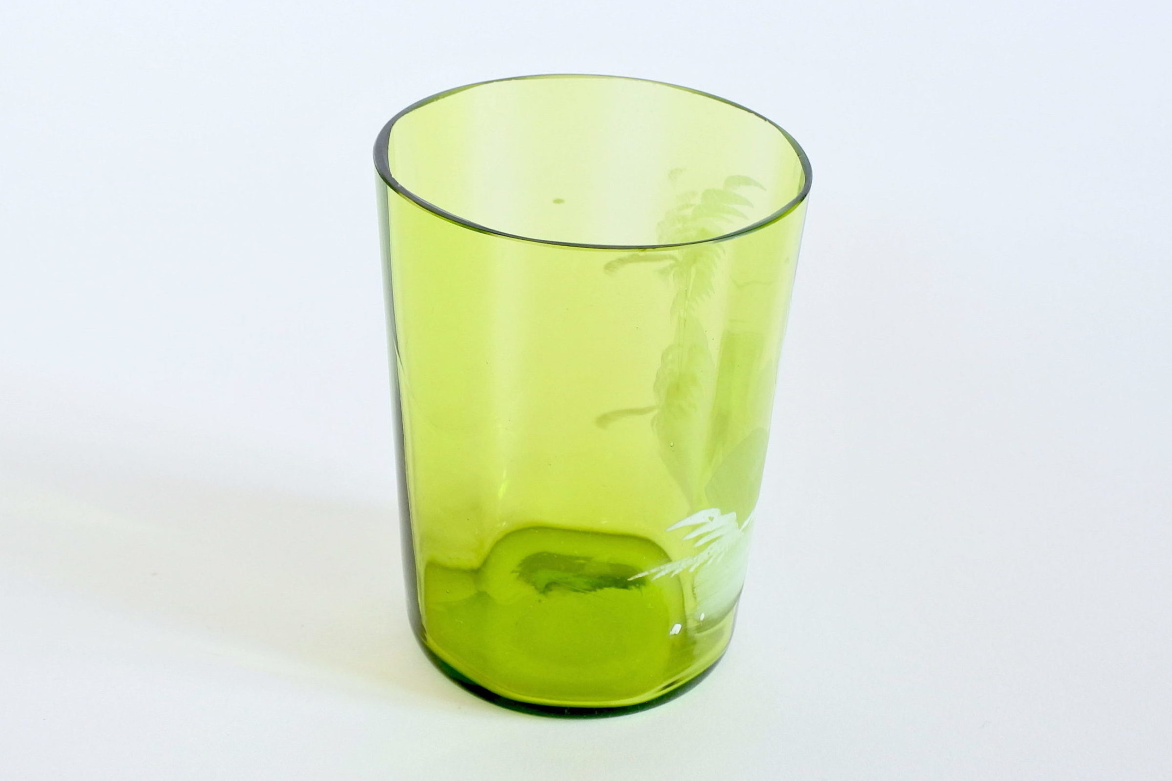 Bicchieri antichi in vetro soffiato verde con cervi smaltati - 6