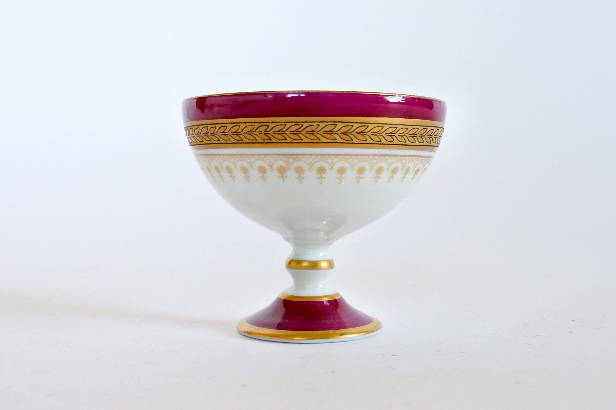 Tazzine in porcellana di Limoges decorate con smalto rosso e greche dorate - 9