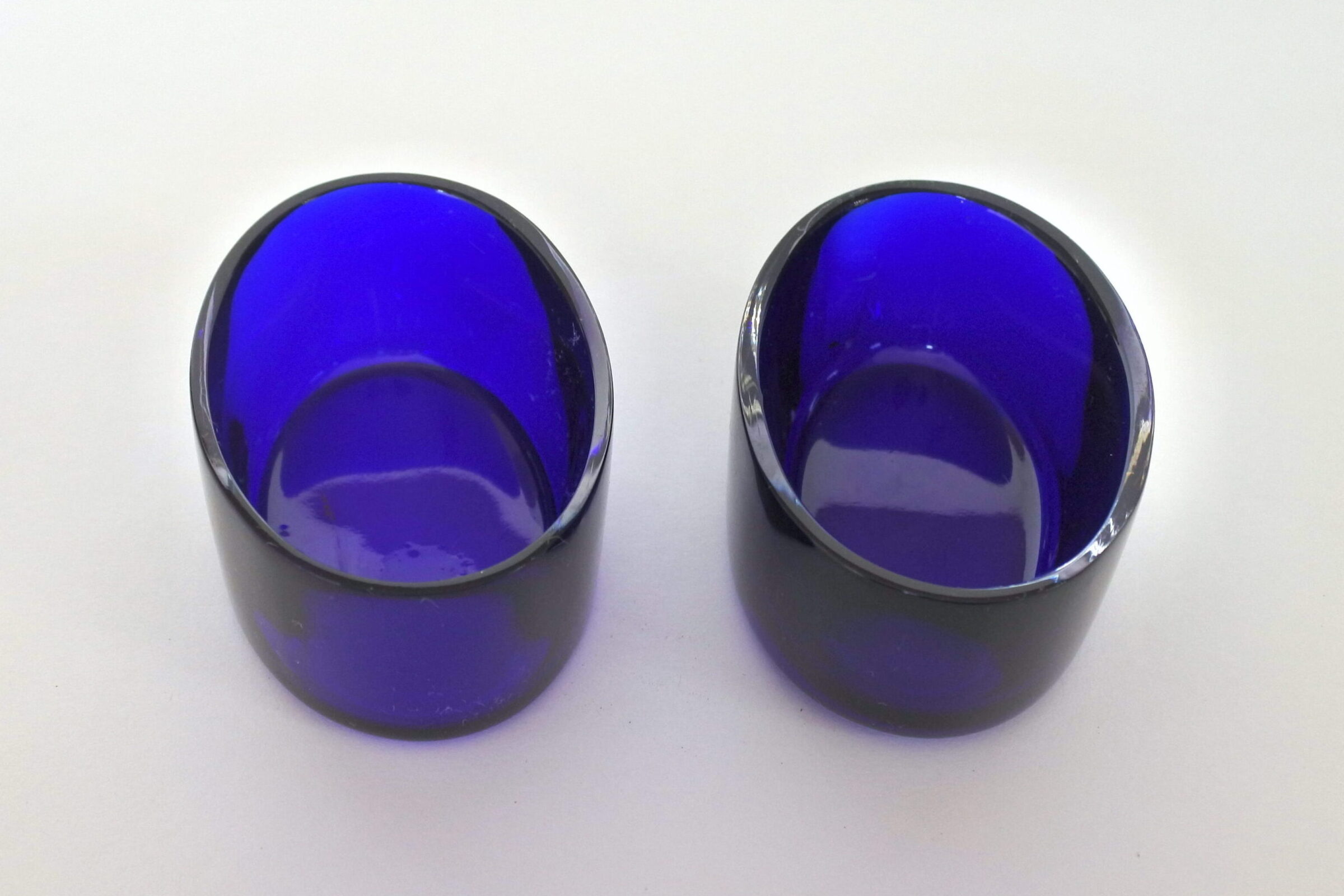 Coppia di saliere in vetro soffiato blu cobalto - 3