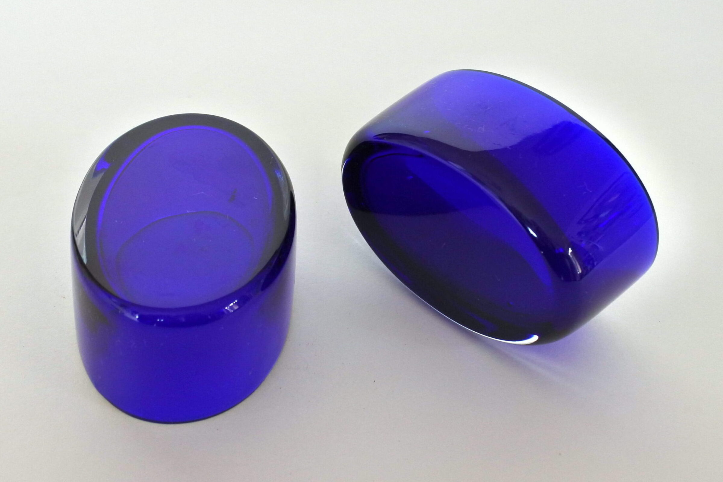 Coppia di saliere in vetro soffiato blu cobalto - 5