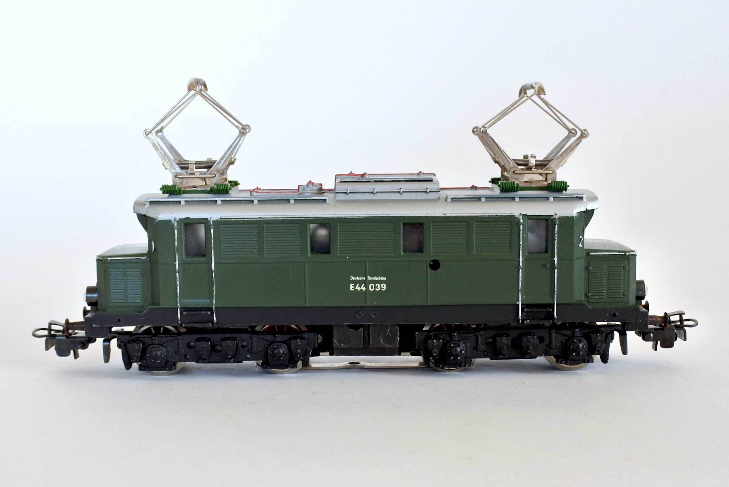 Locomotiva elettrica Marklin 3011 E44 039 H0 della DB Tedesca