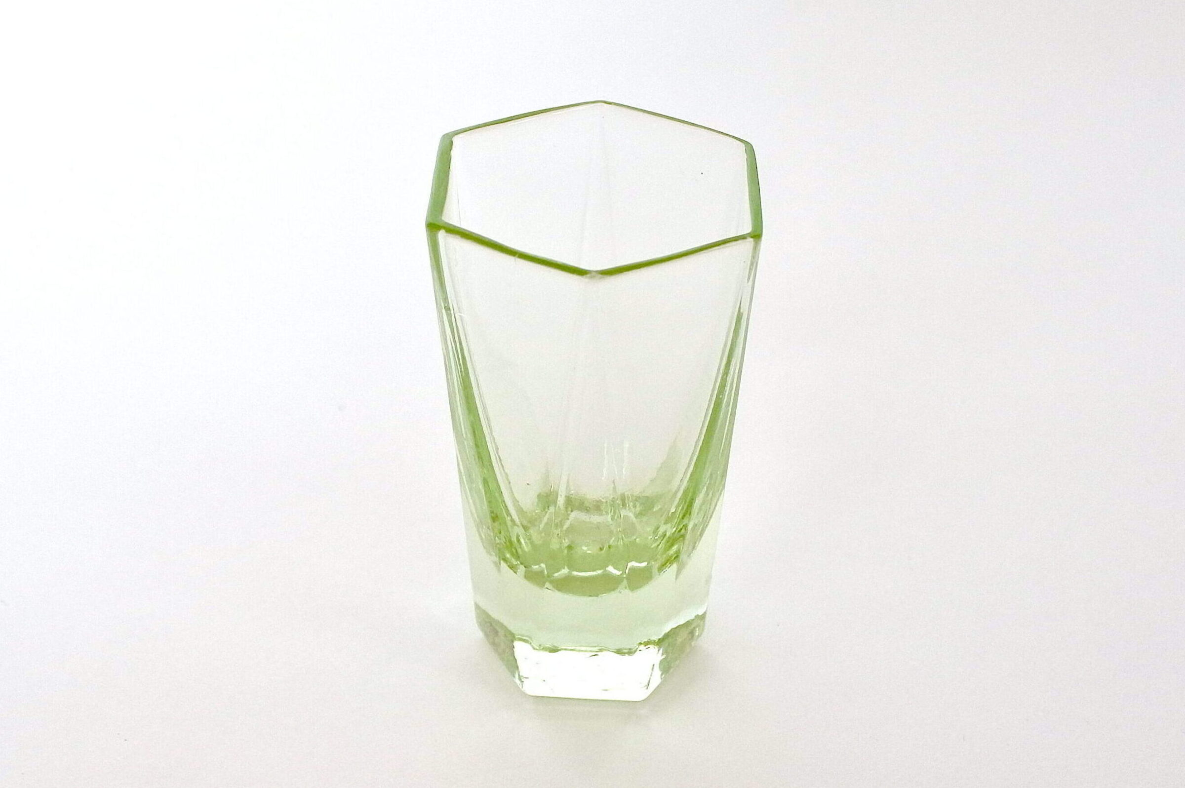 Bicchierino da rosolio di forma esagonale in vetro soffiato verde acqua - 3