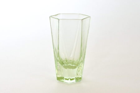 Bicchierino da rosolio di forma esagonale in vetro soffiato verde acqua