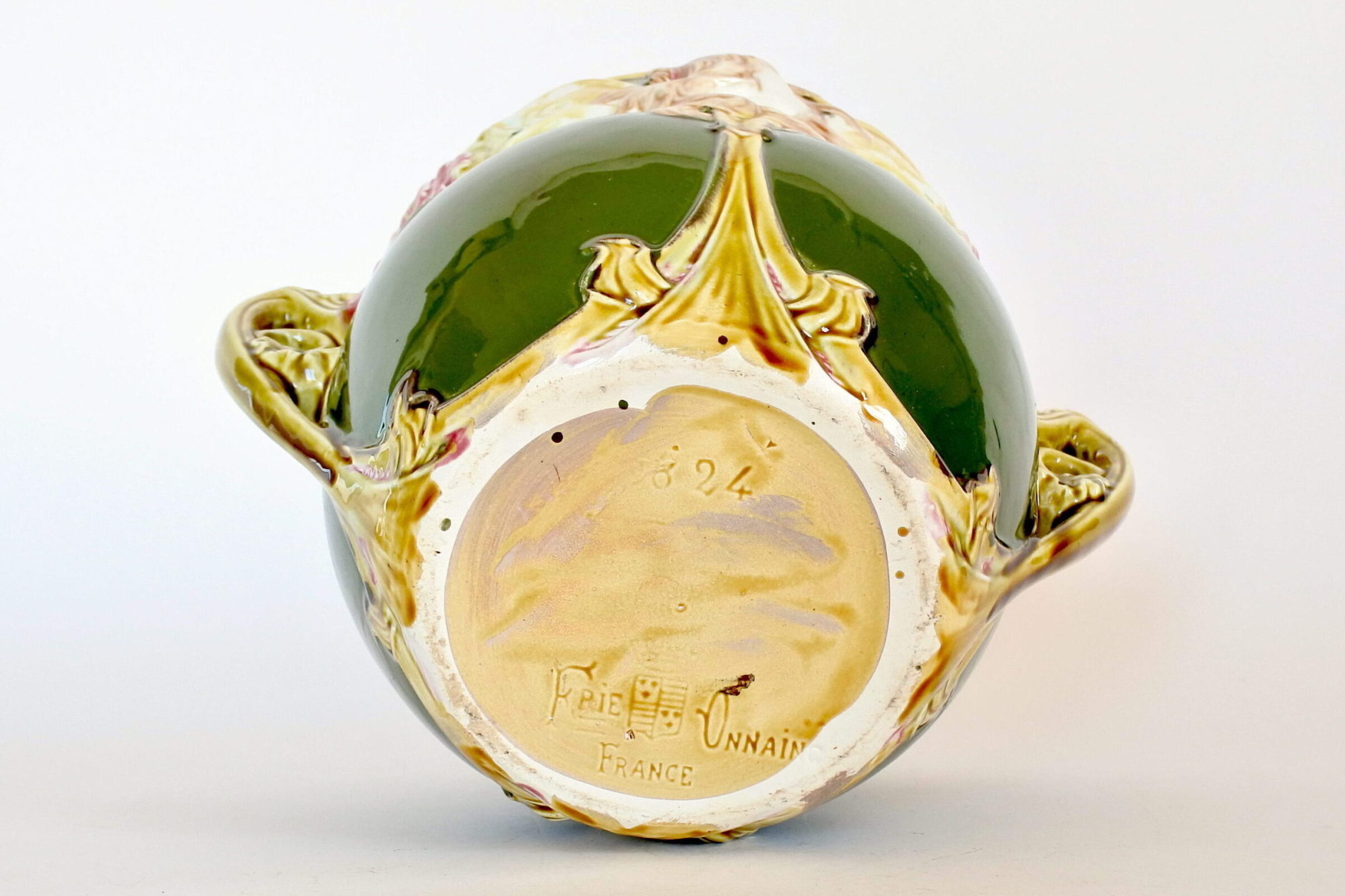 Cache pot in ceramica barbotine Onnaing n° 824 con donna alata e fiori - 6