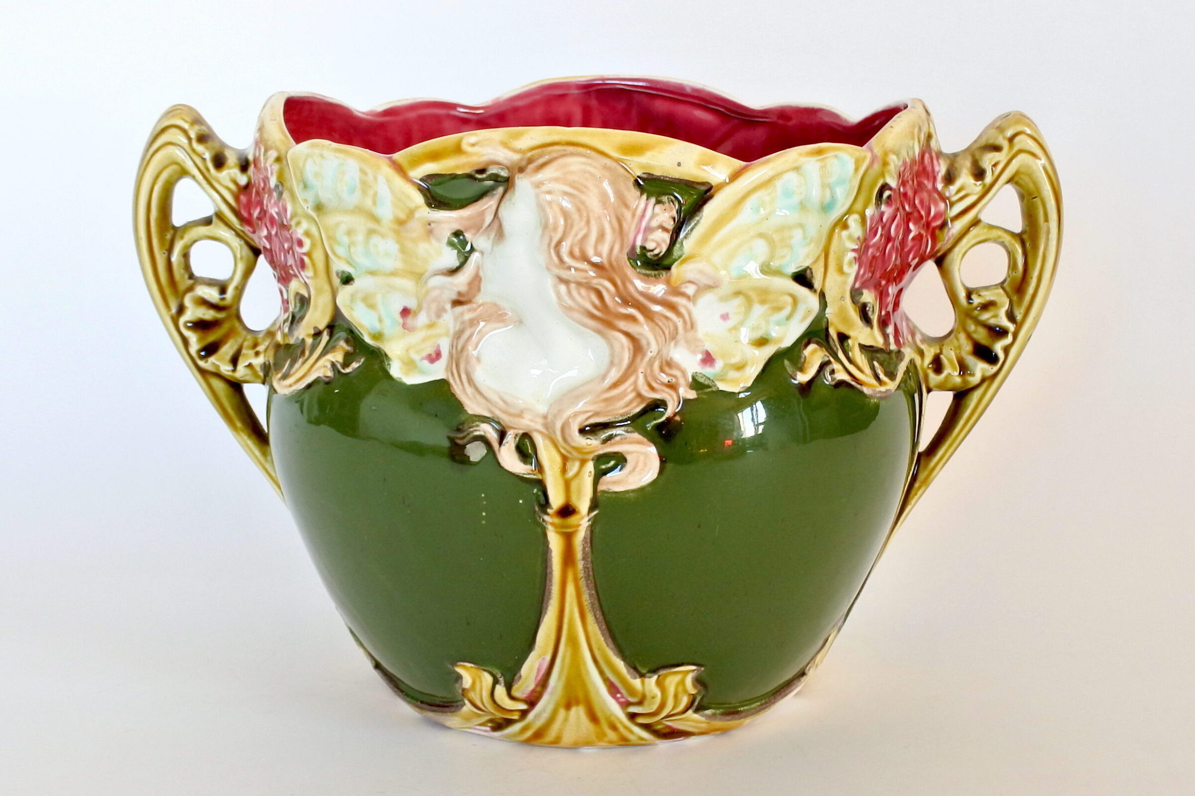 Cache pot in ceramica barbotine Onnaing n° 824 con donna alata e fiori