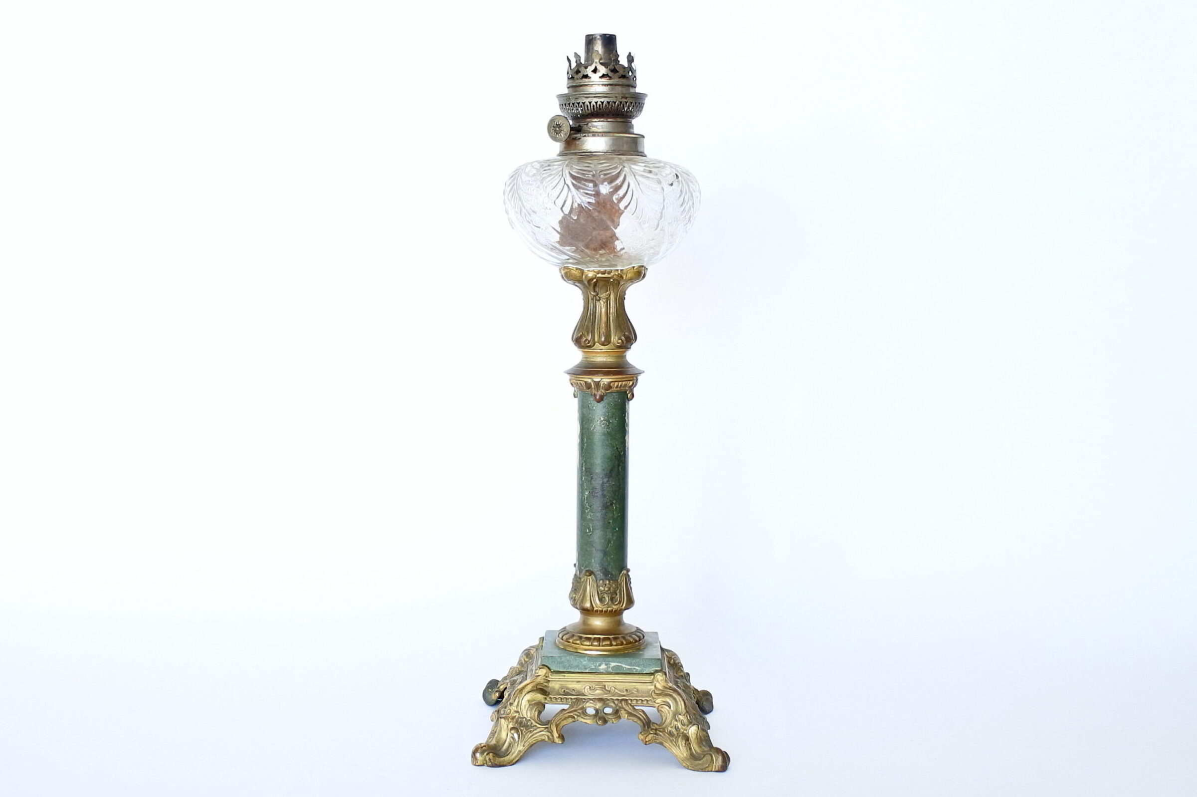 Lampada a petrolio in marmo verde e bronzo dorato con serbatoio in vetro molato - 3