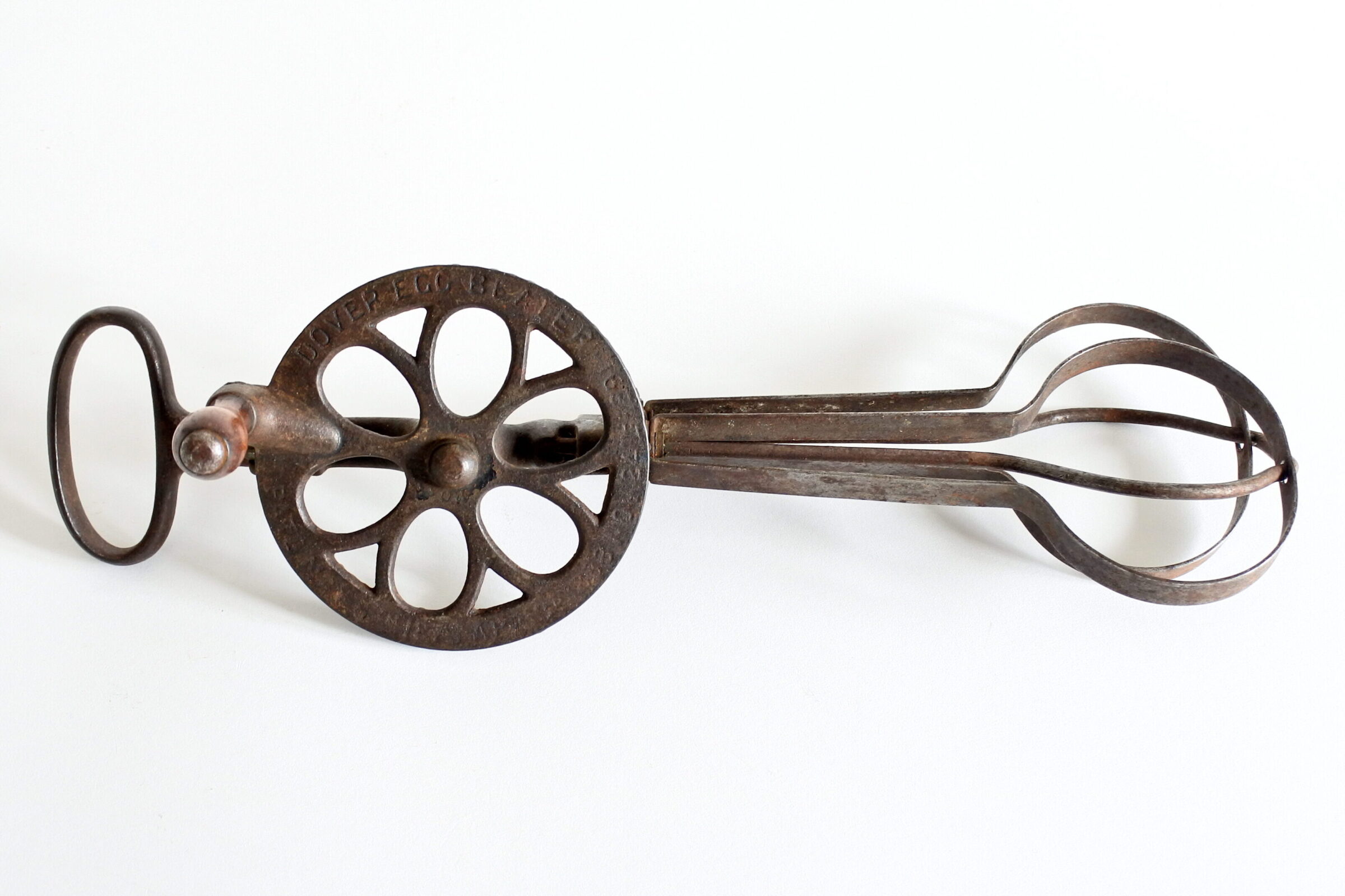 Frullino in ghisa della fine del 1800 per le uova di Dover