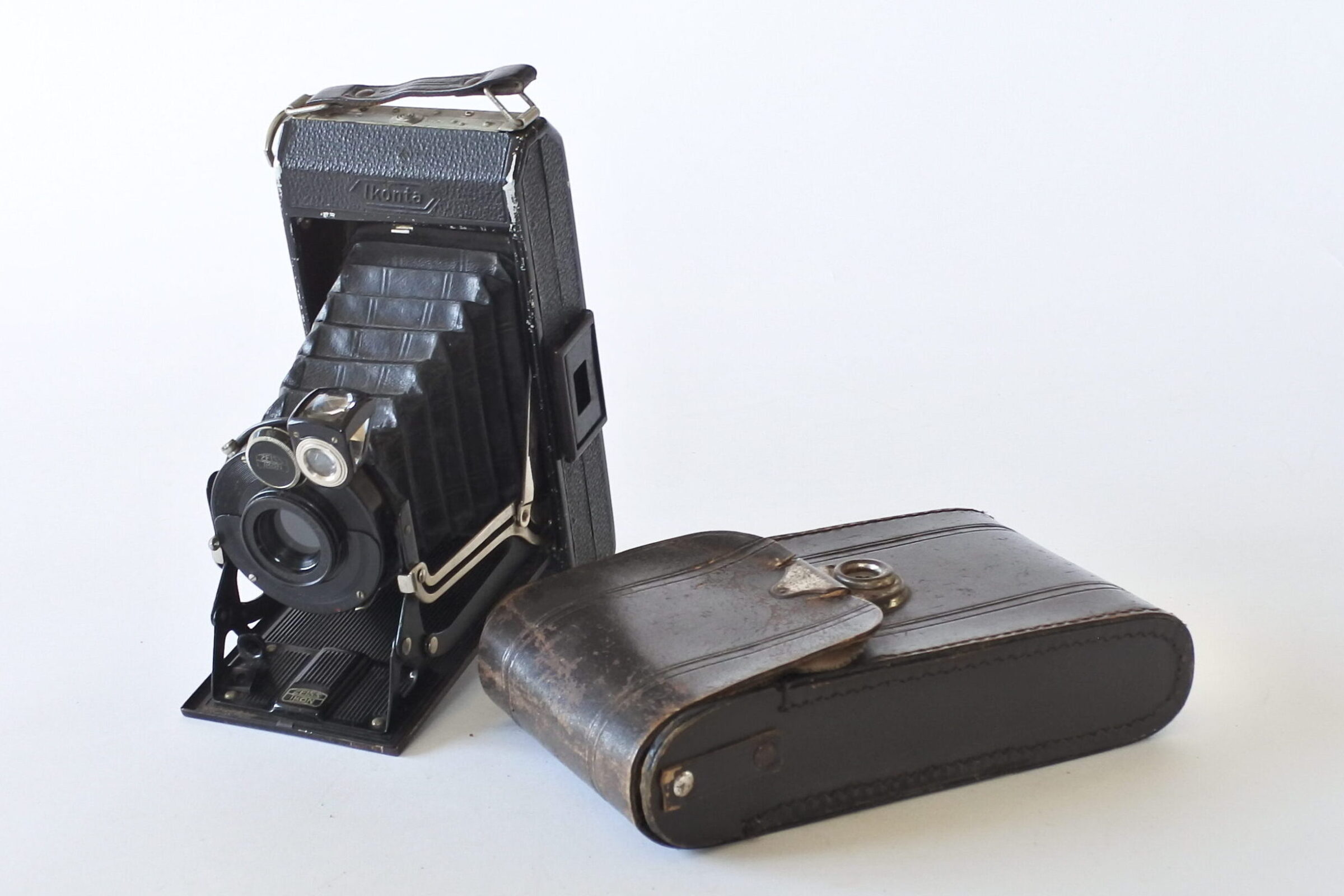 Macchina fotografica a soffietto Zeiss Ikonta 520/2 con Novar Anastigmat - 8