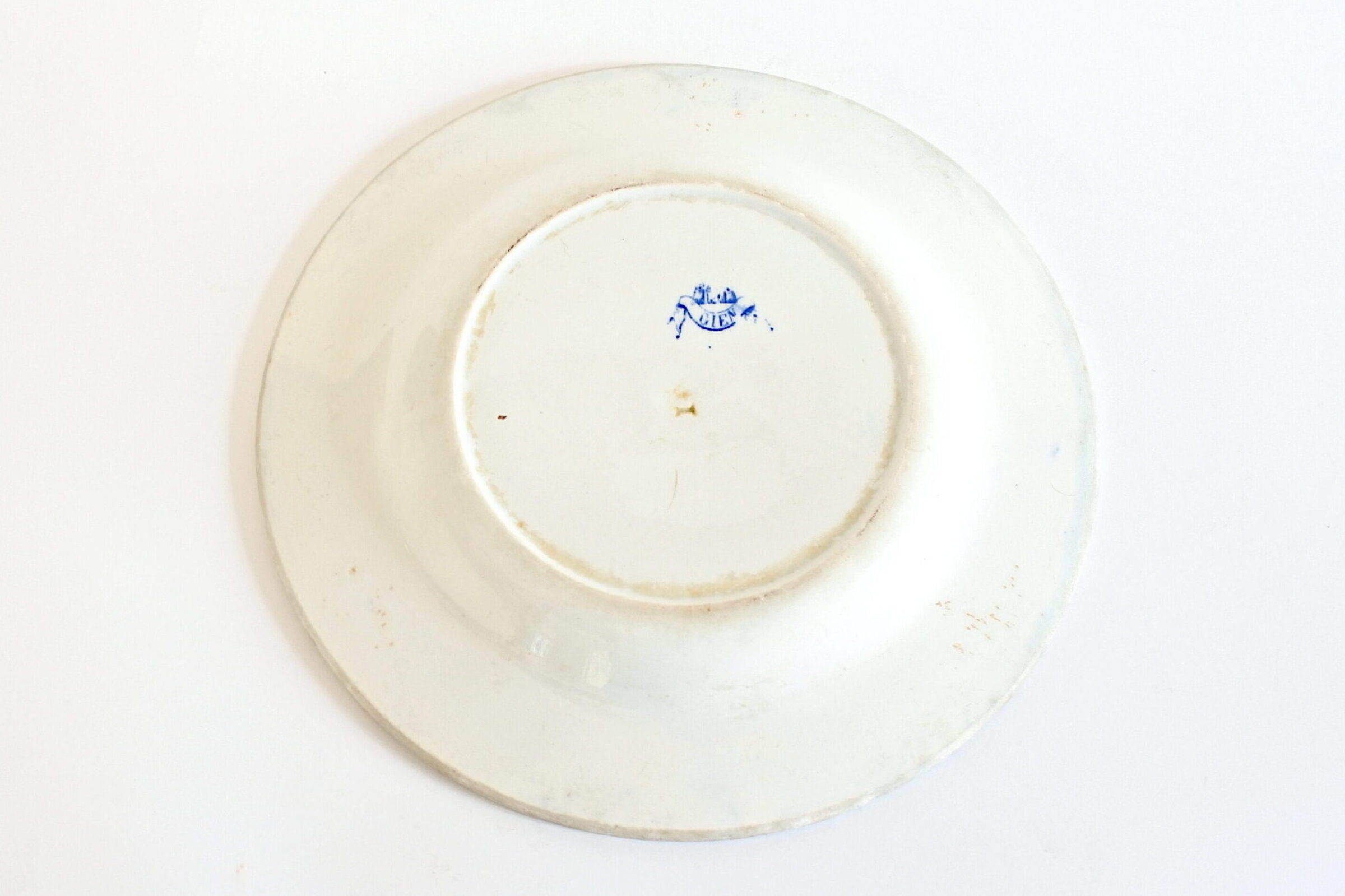 Piatto in ceramica di Gien con leoni rampanti che sorreggono stemma - 1871 - 2