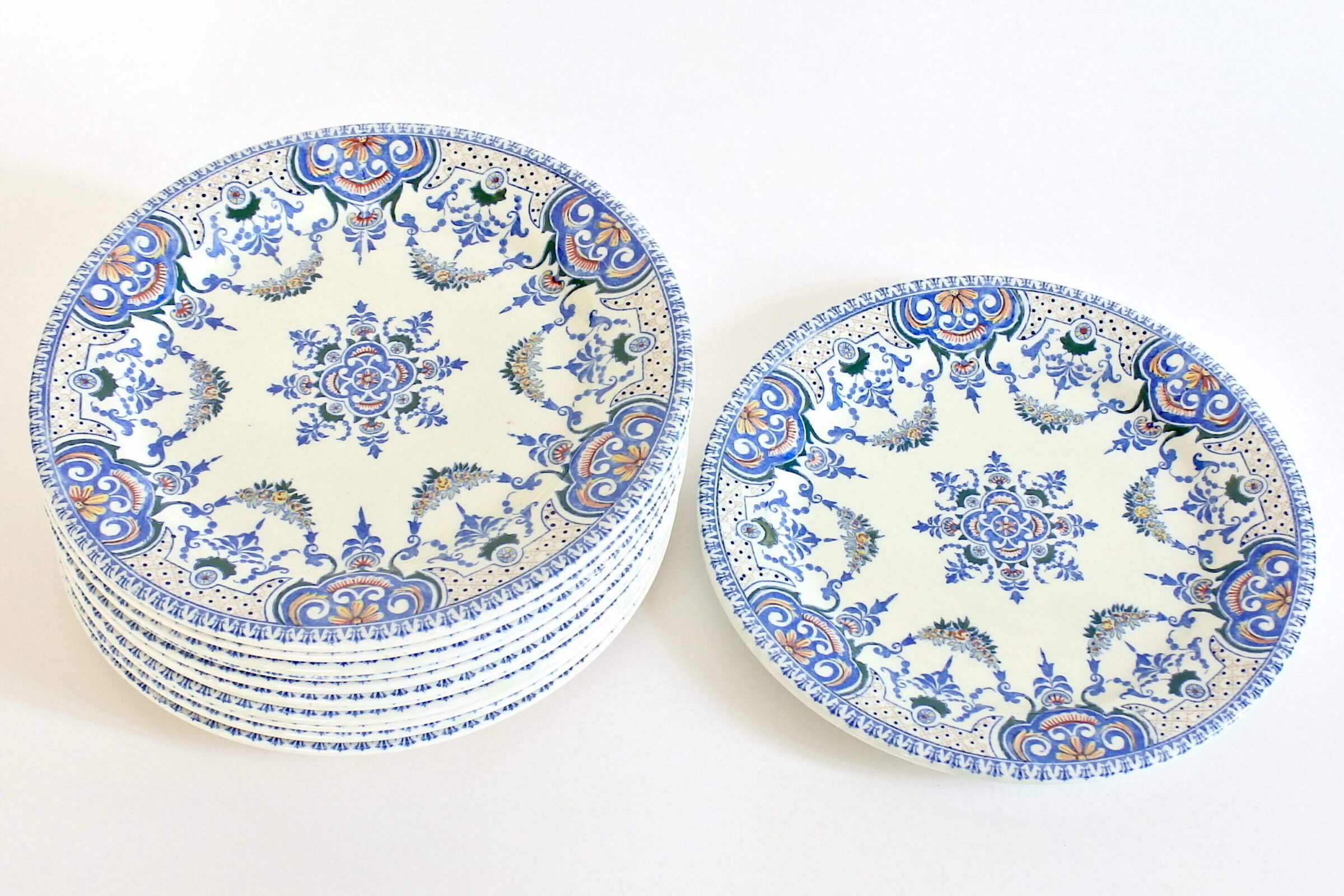 Servizio di piatti antichi in ceramica di Gien con decoro di Rouen - 5