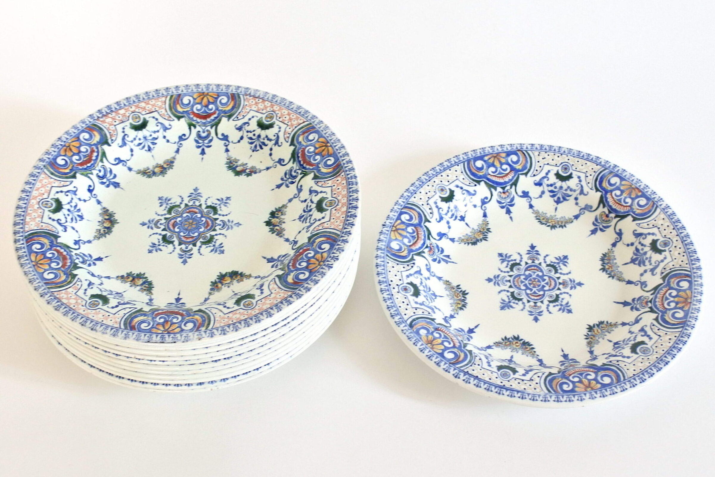 Servizio di piatti antichi in ceramica di Gien con decoro di Rouen - 7