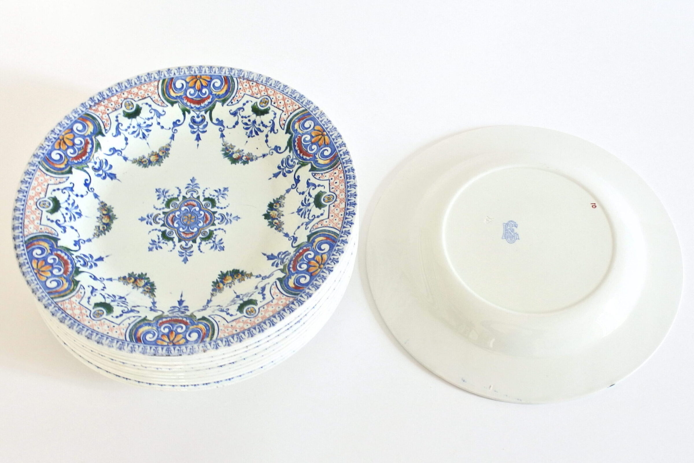 Servizio di piatti antichi in ceramica di Gien con decoro di Rouen - 8