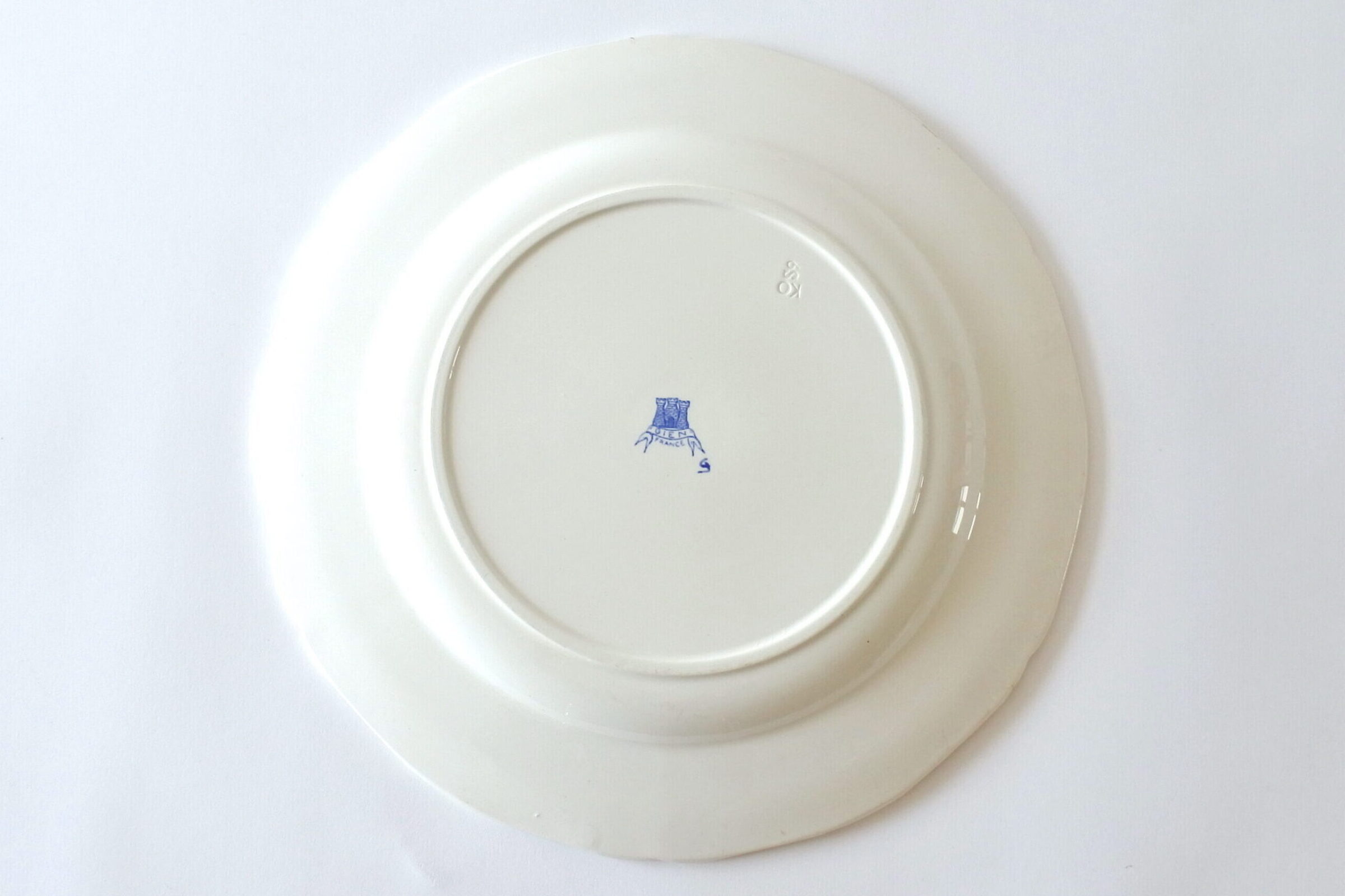 Grande piatto in ceramica di Gien del 1938 con gallo e rami fioriti - 2
