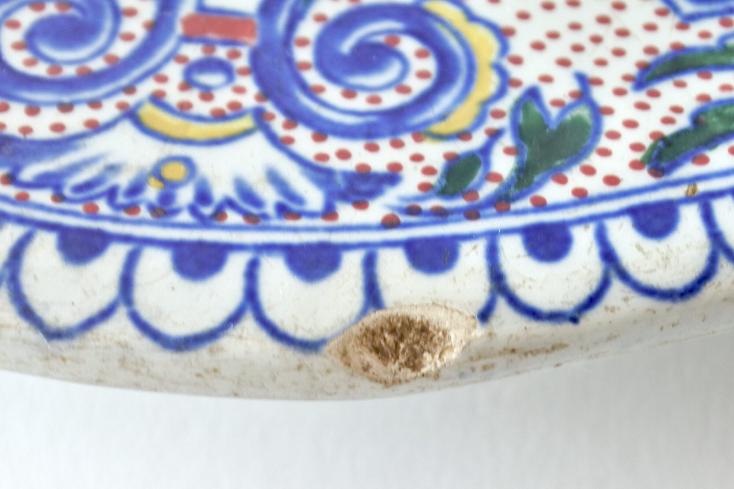 Piatto decagonale in ceramica di Gien del 1875 con decoro arabescato - 4