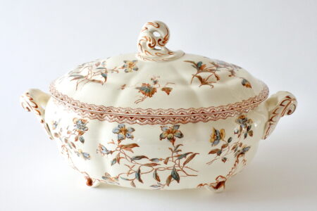 Zuppiera in ceramica di Salins con fiori e greca marrone