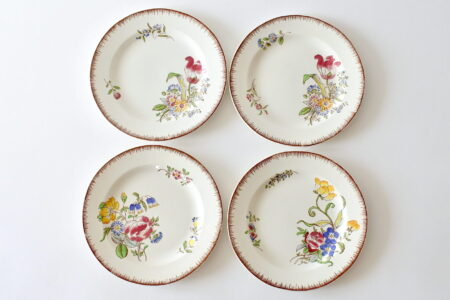 4 piatti in ceramica di Sarreguemines con decoro di fiori policromi