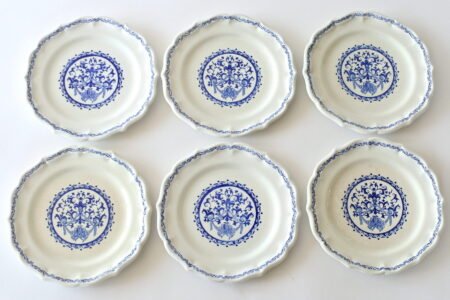 6 piatti da frutta in ceramica di Gien con greche di volute e cartiglio floreale