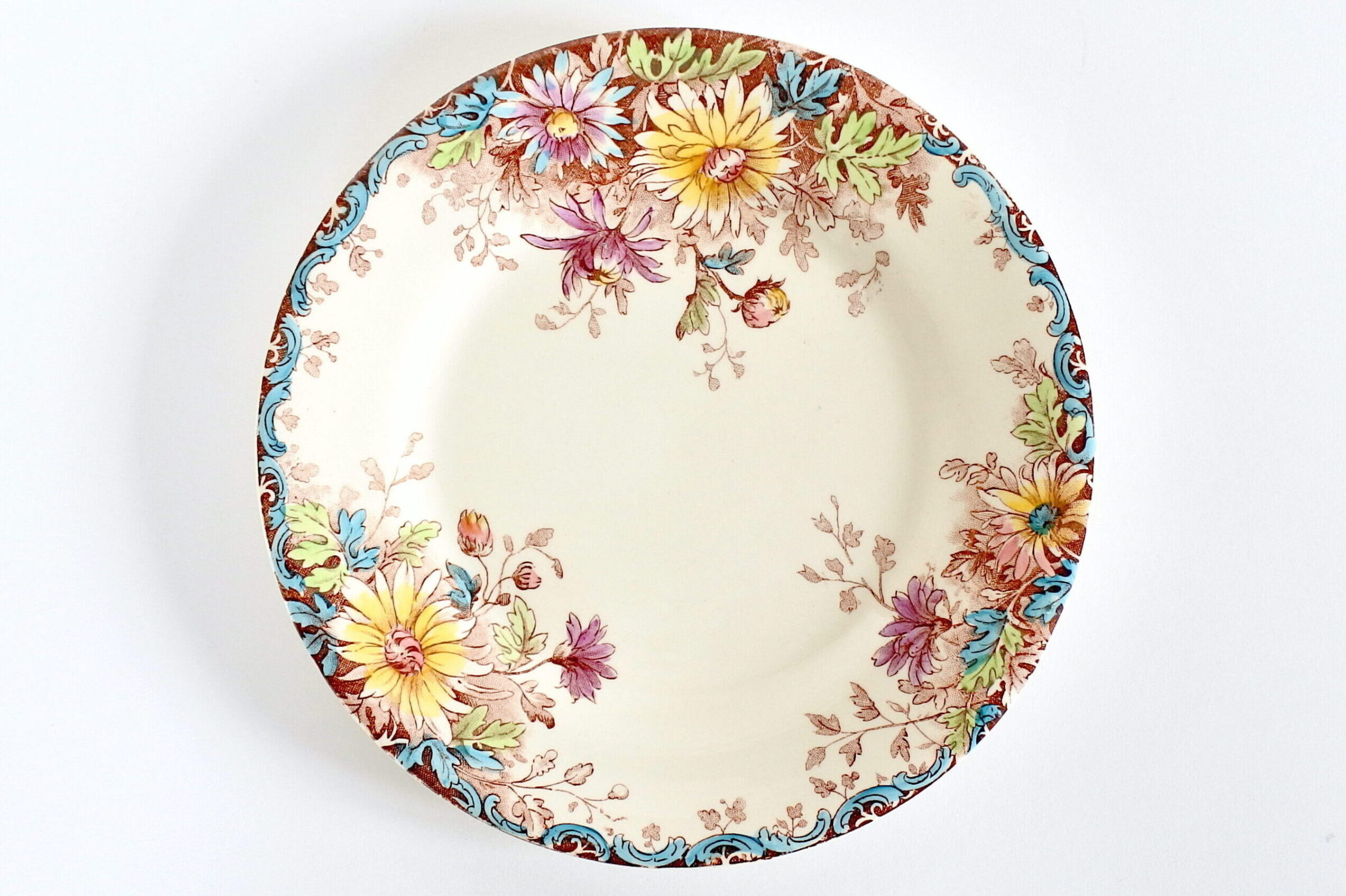 Piatto da frutta in ceramica di Gien del 1878 con decoro fiori d’autunno