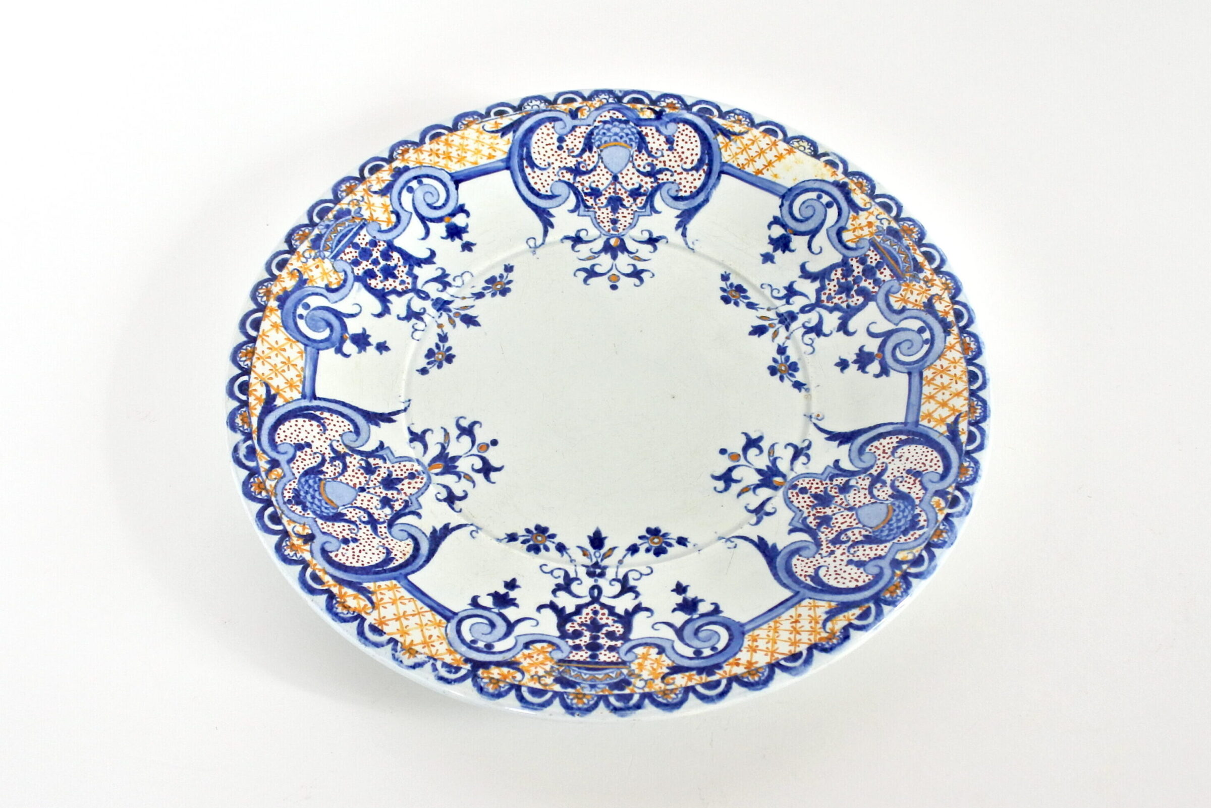 Piatto decorativo in ceramica di Gien del 1871 azzurro blu ocra rosso